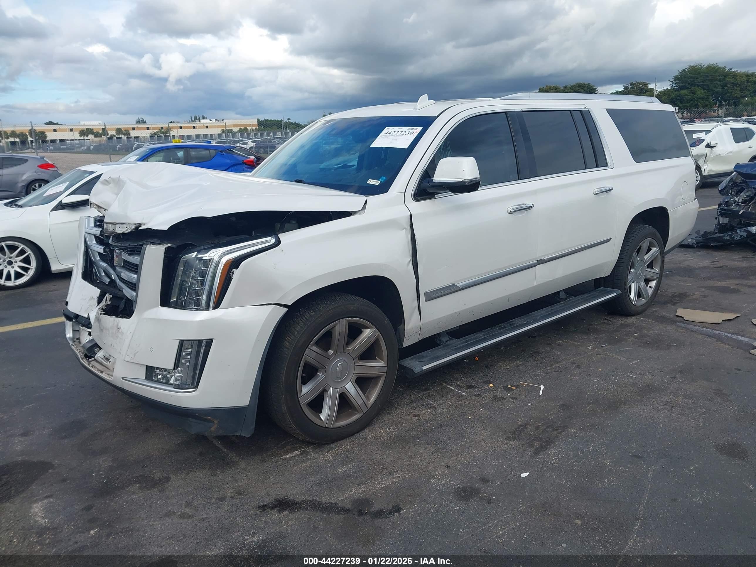 CADILLAC ESCALADE image 2