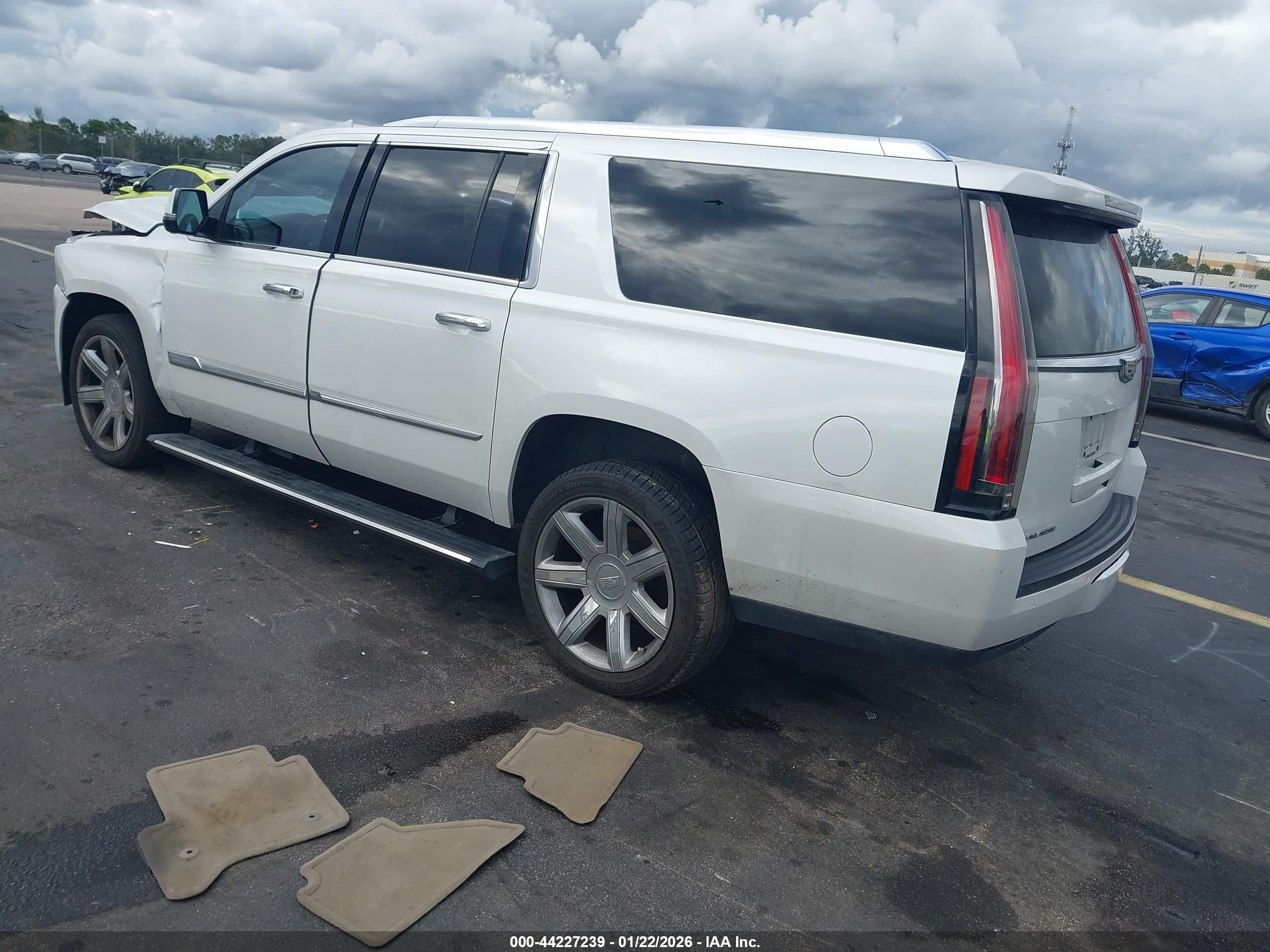 CADILLAC ESCALADE image 3