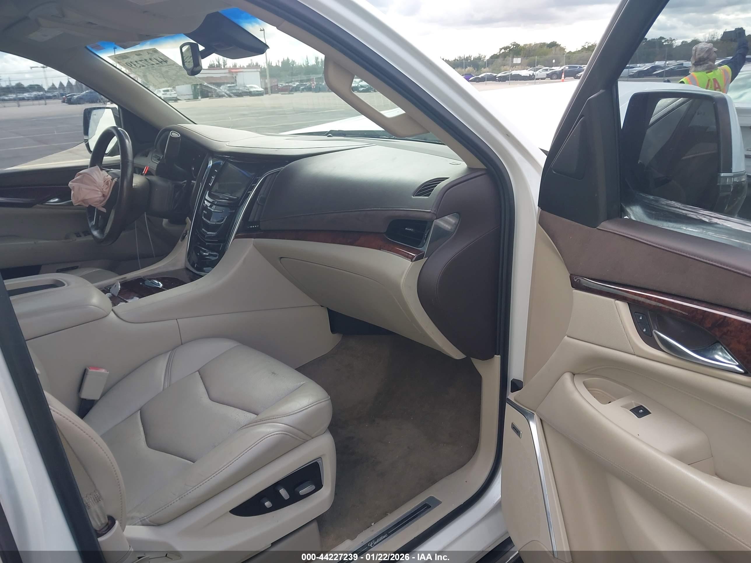 CADILLAC ESCALADE image 5