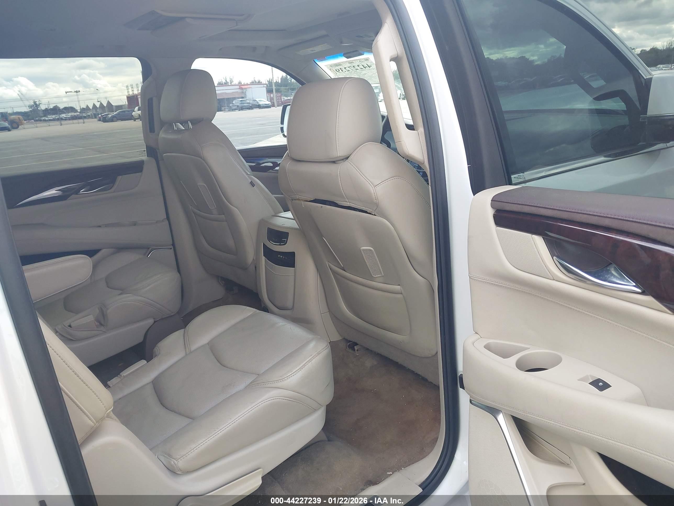 CADILLAC ESCALADE image 8