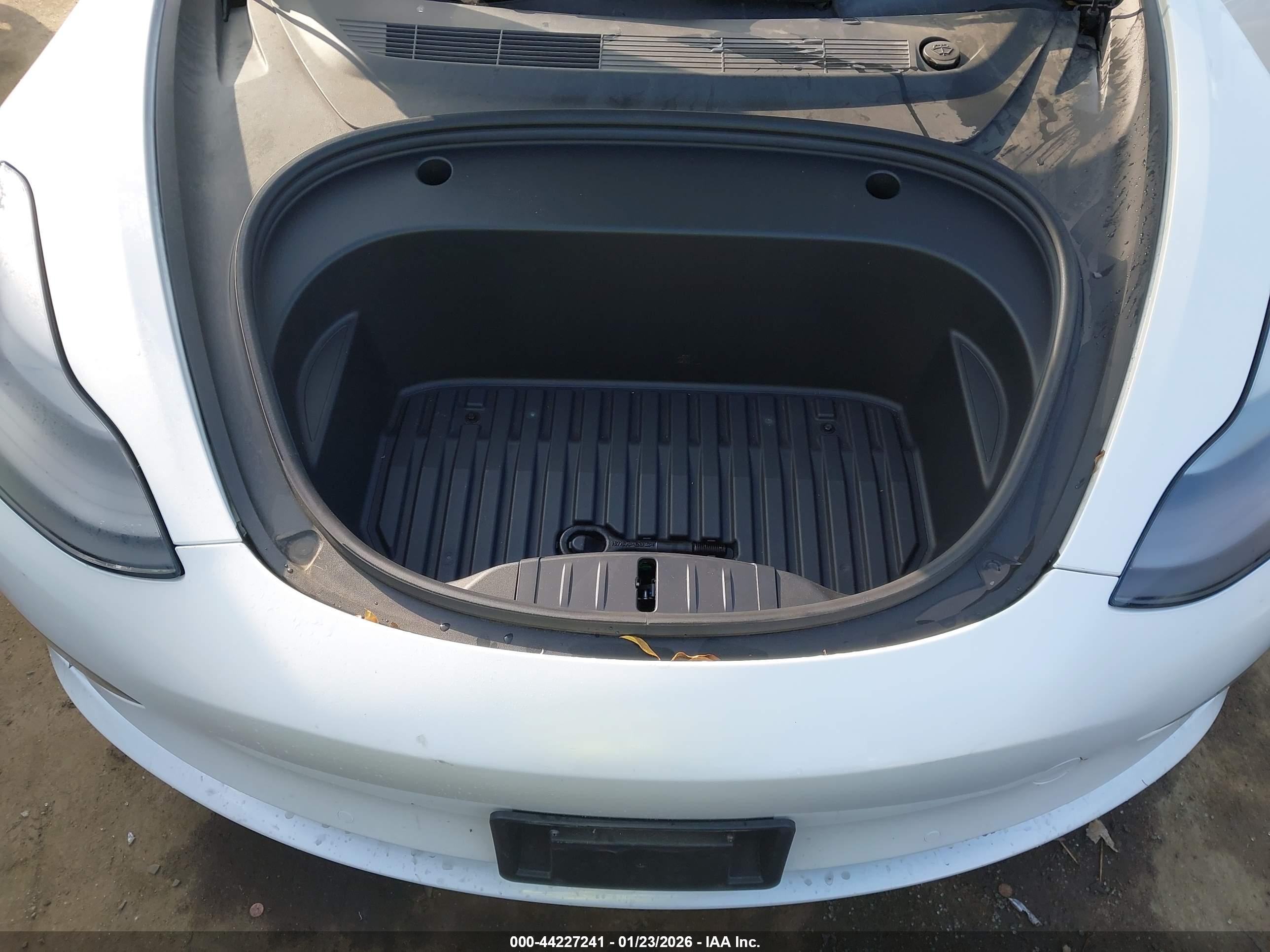 TESLA MODEL image 10