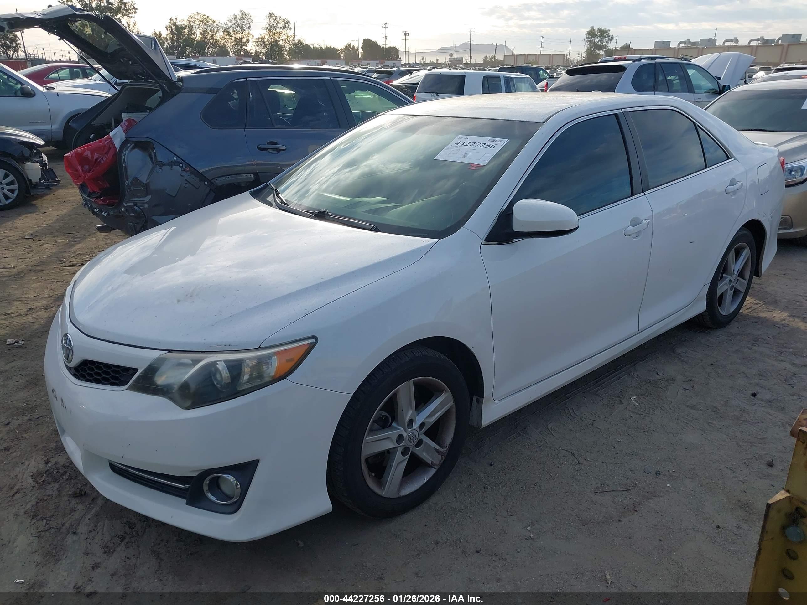 TOYOTA CAMRY image 2
