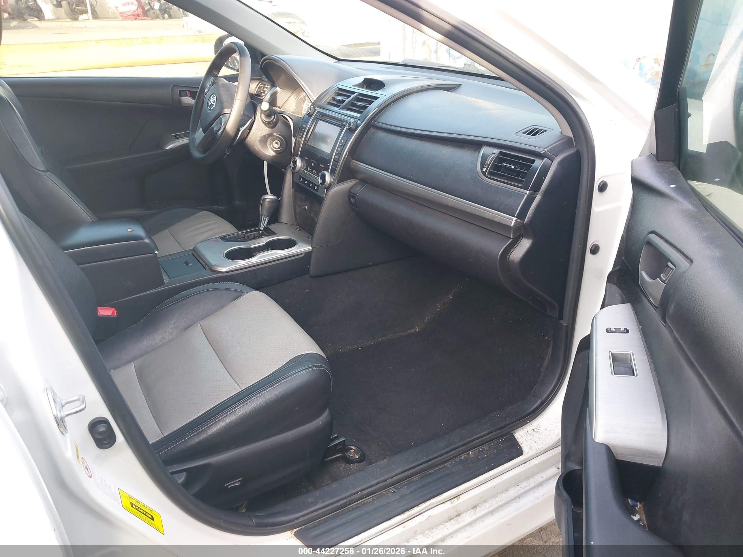 TOYOTA CAMRY image 5