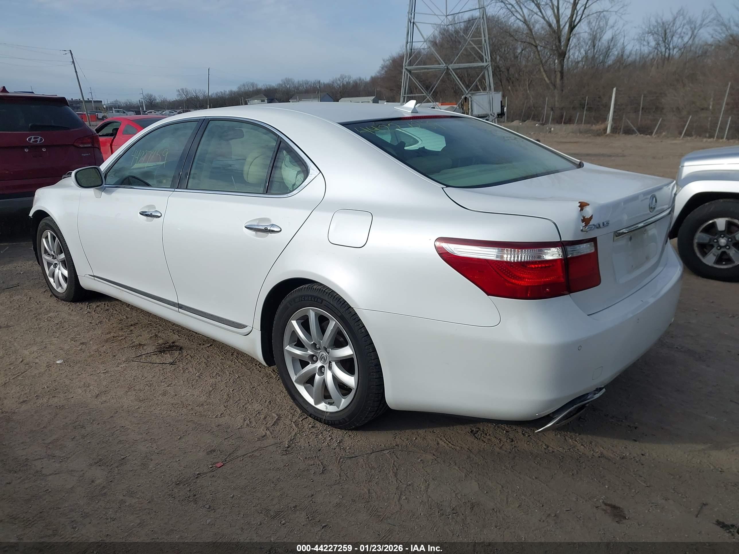 LEXUS LS image 3