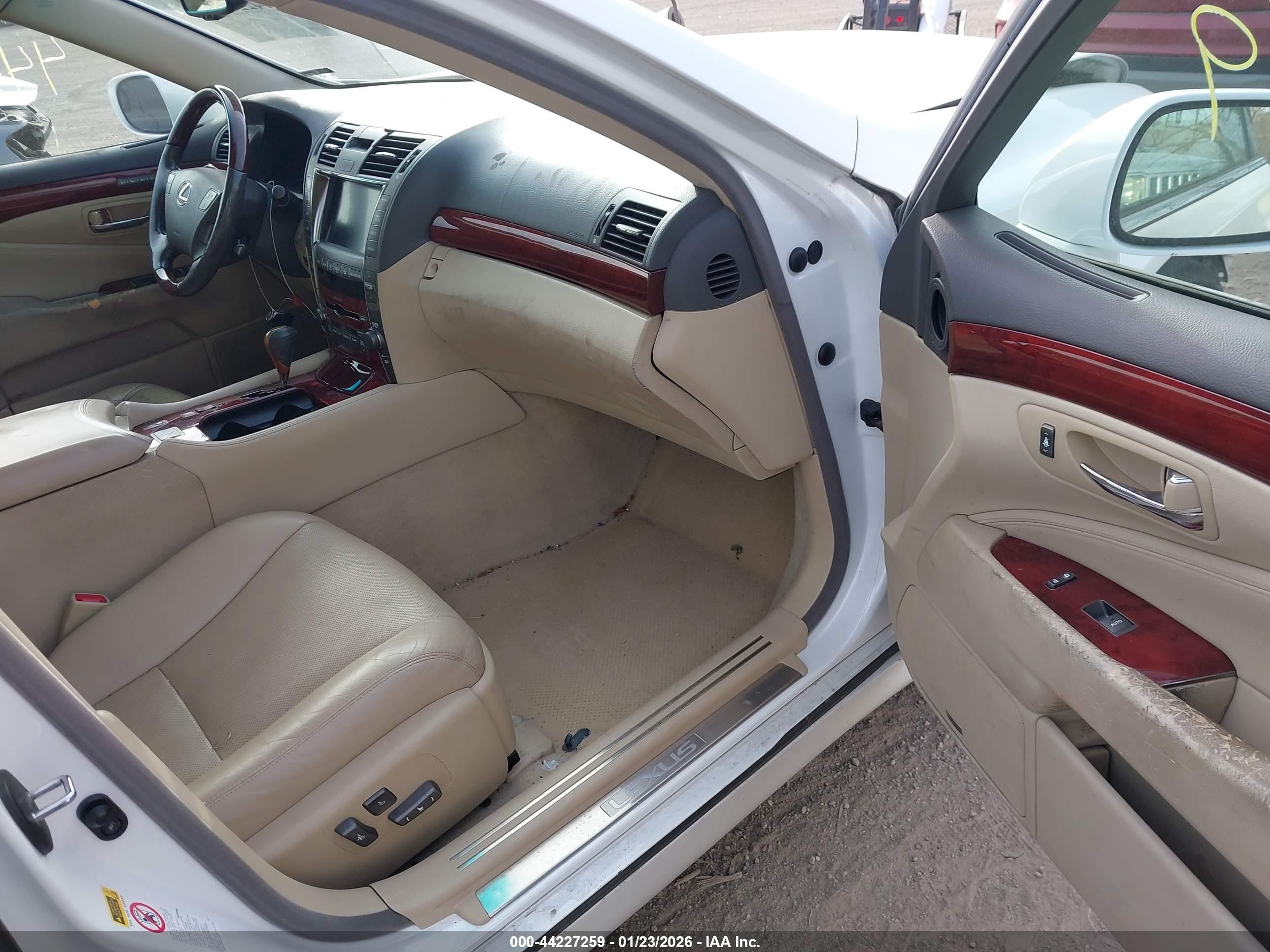 LEXUS LS image 5