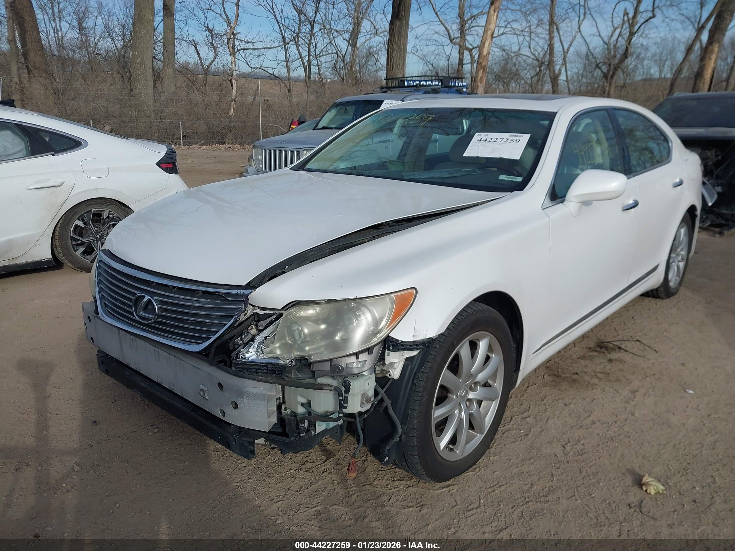 LEXUS LS image 6