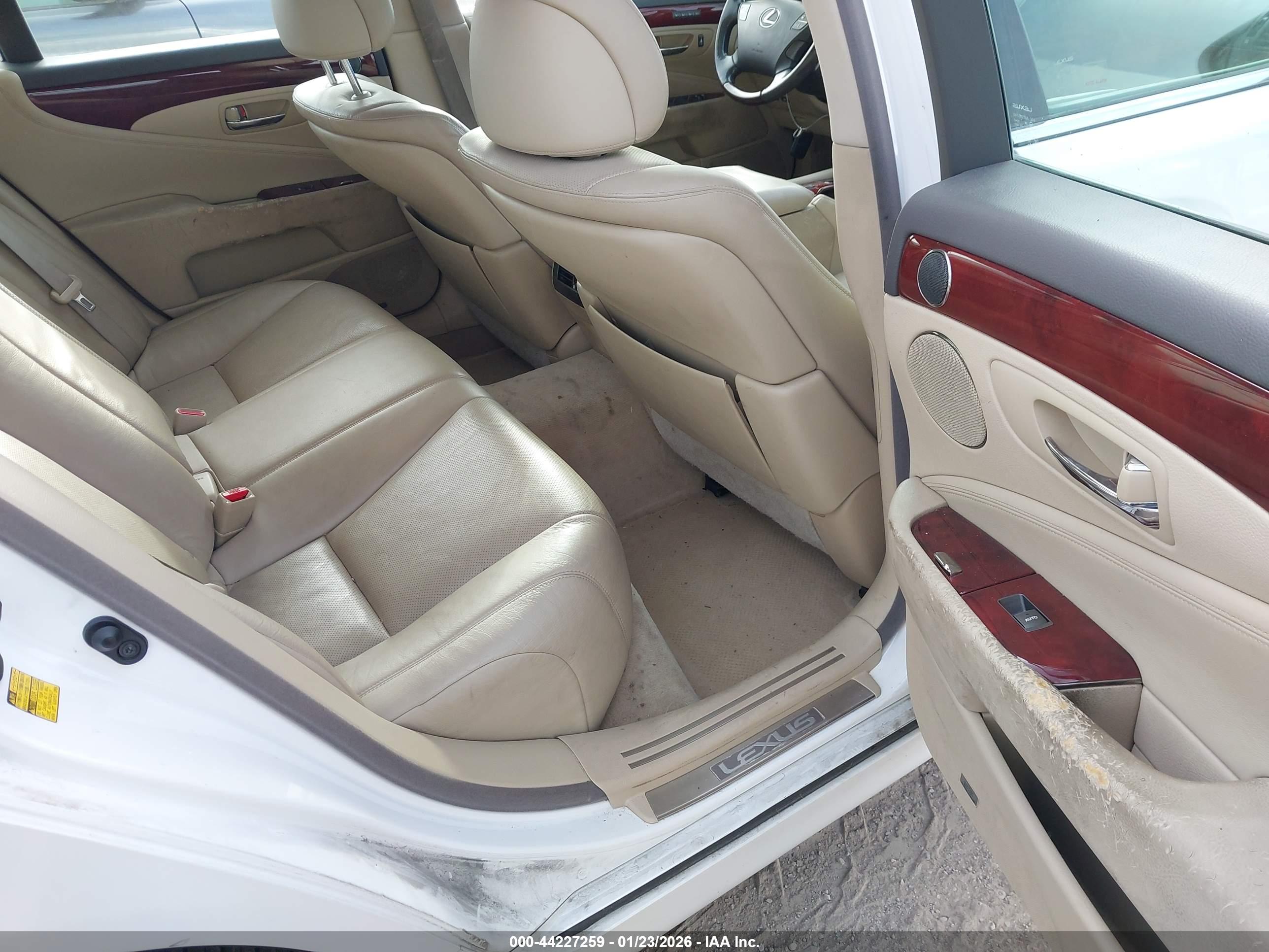 LEXUS LS image 8