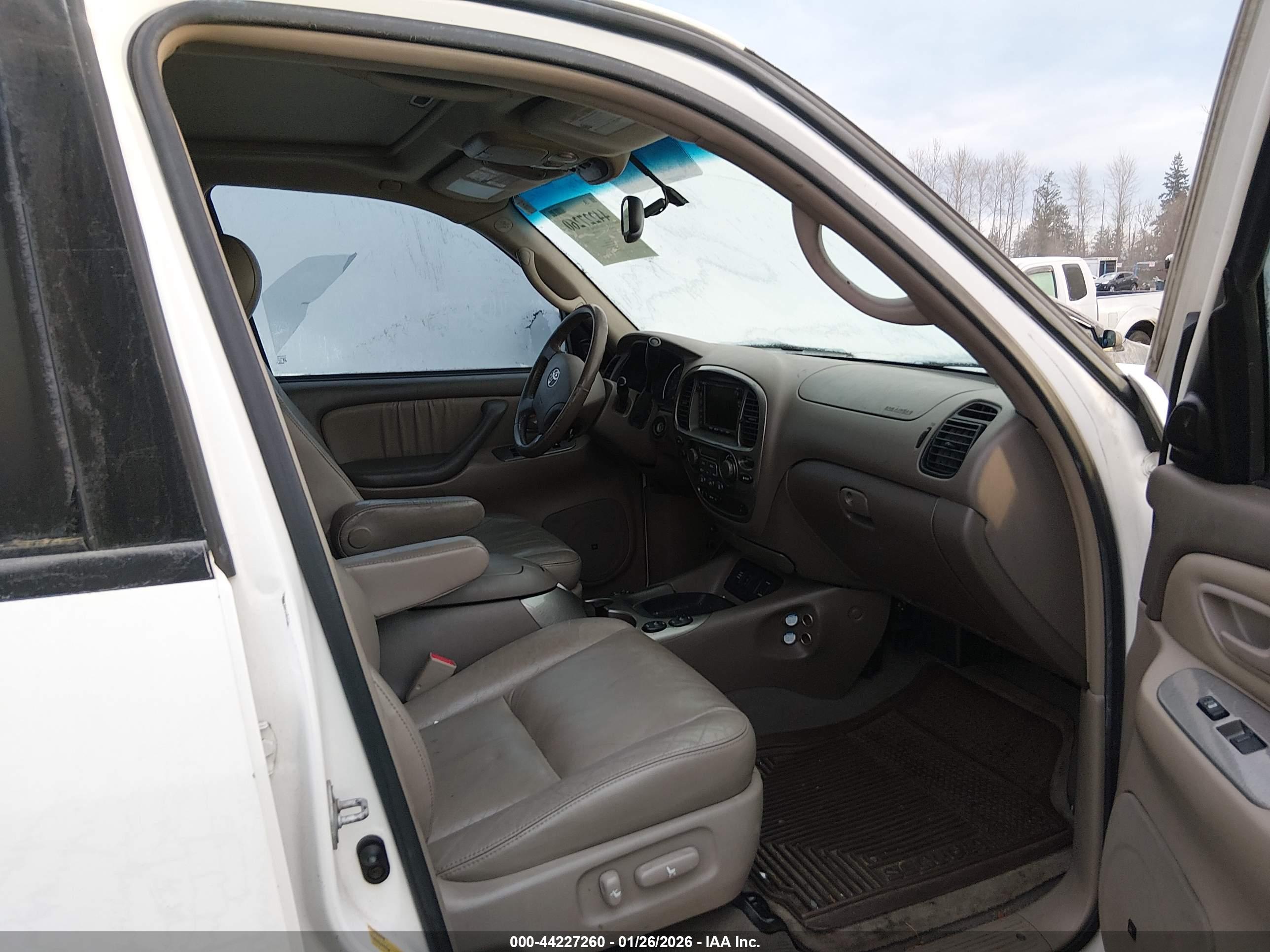 TOYOTA SEQUOIA image 5