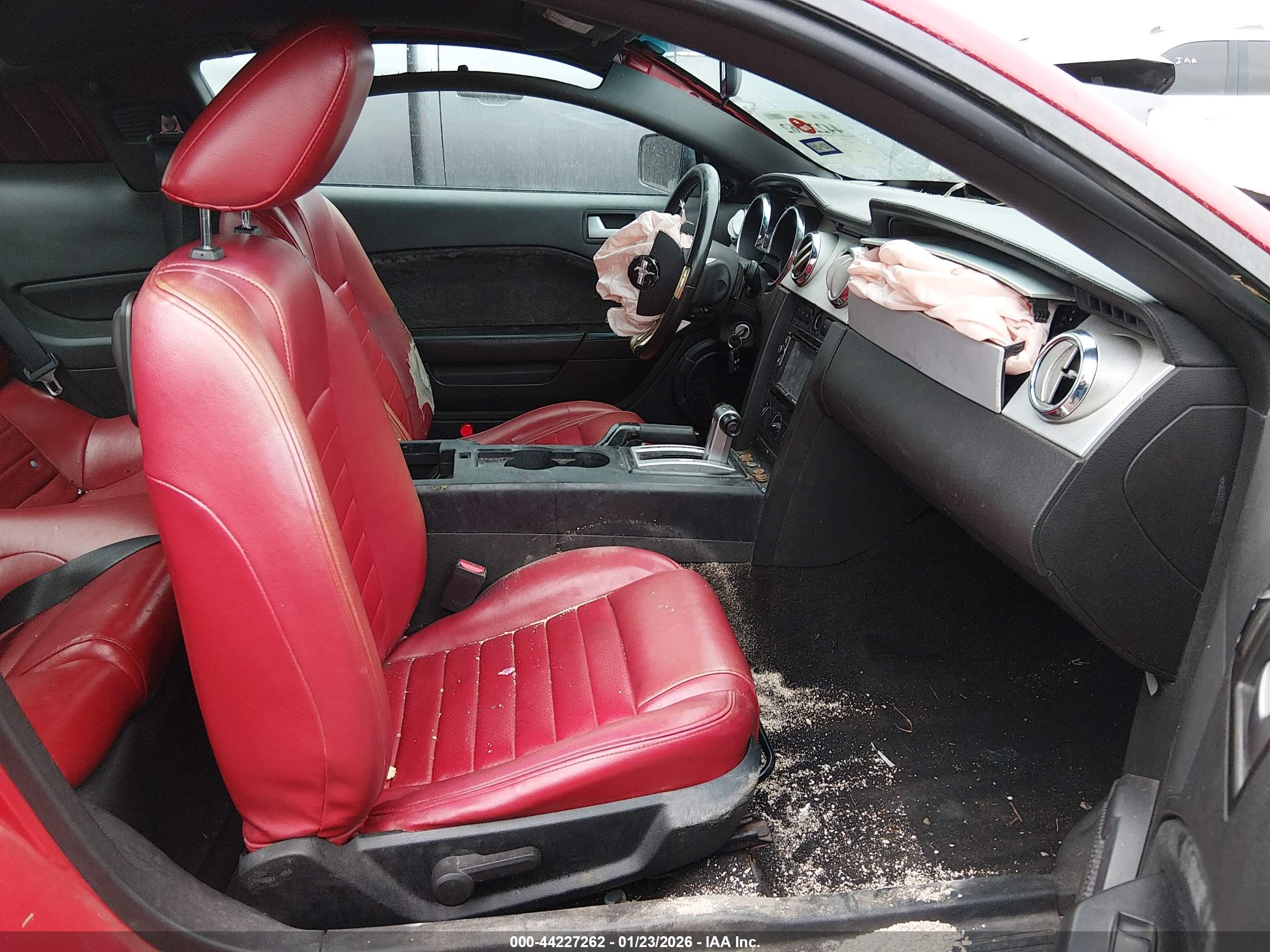FORD MUSTANG image 5