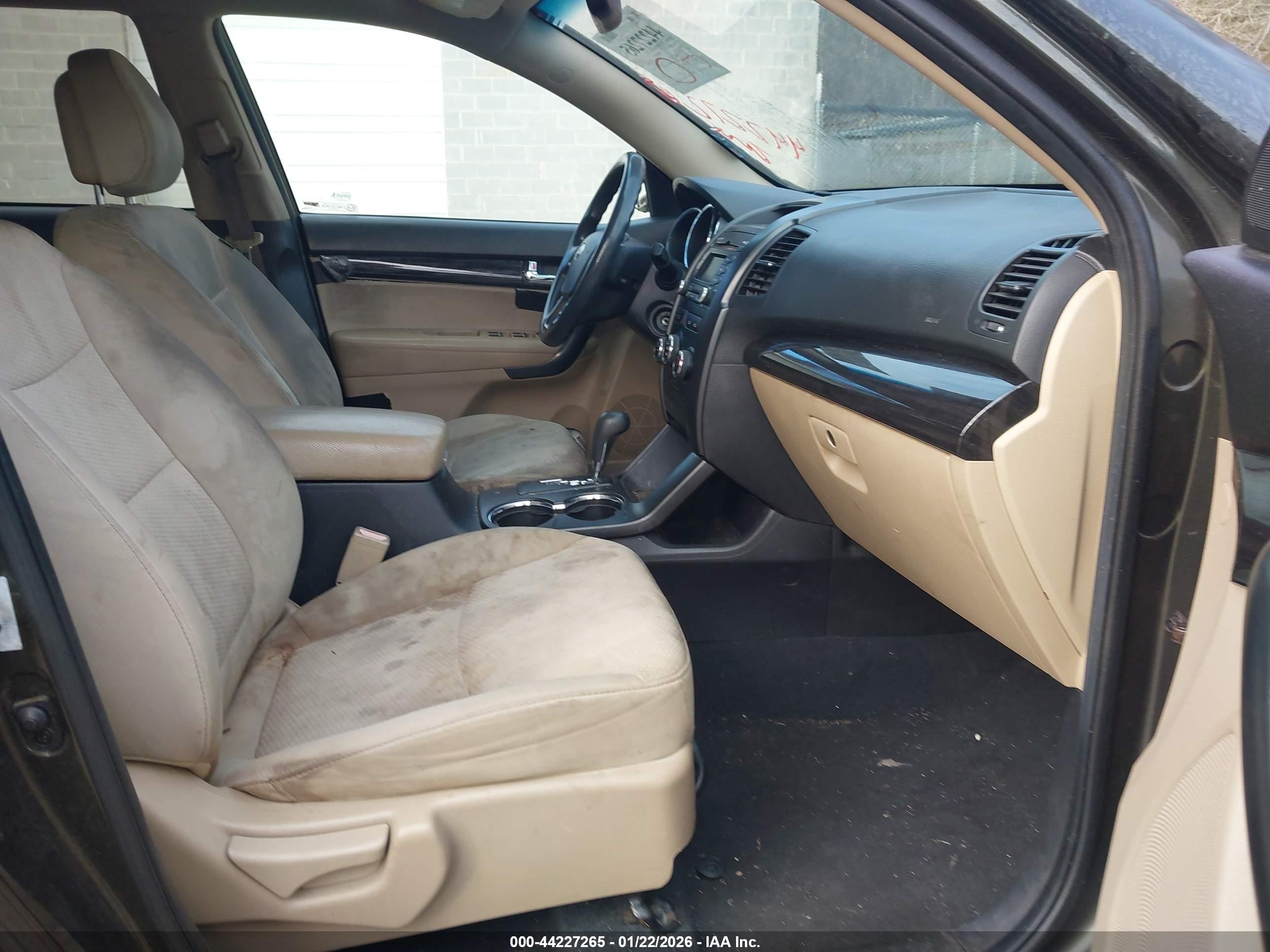 KIA SORENTO image 5