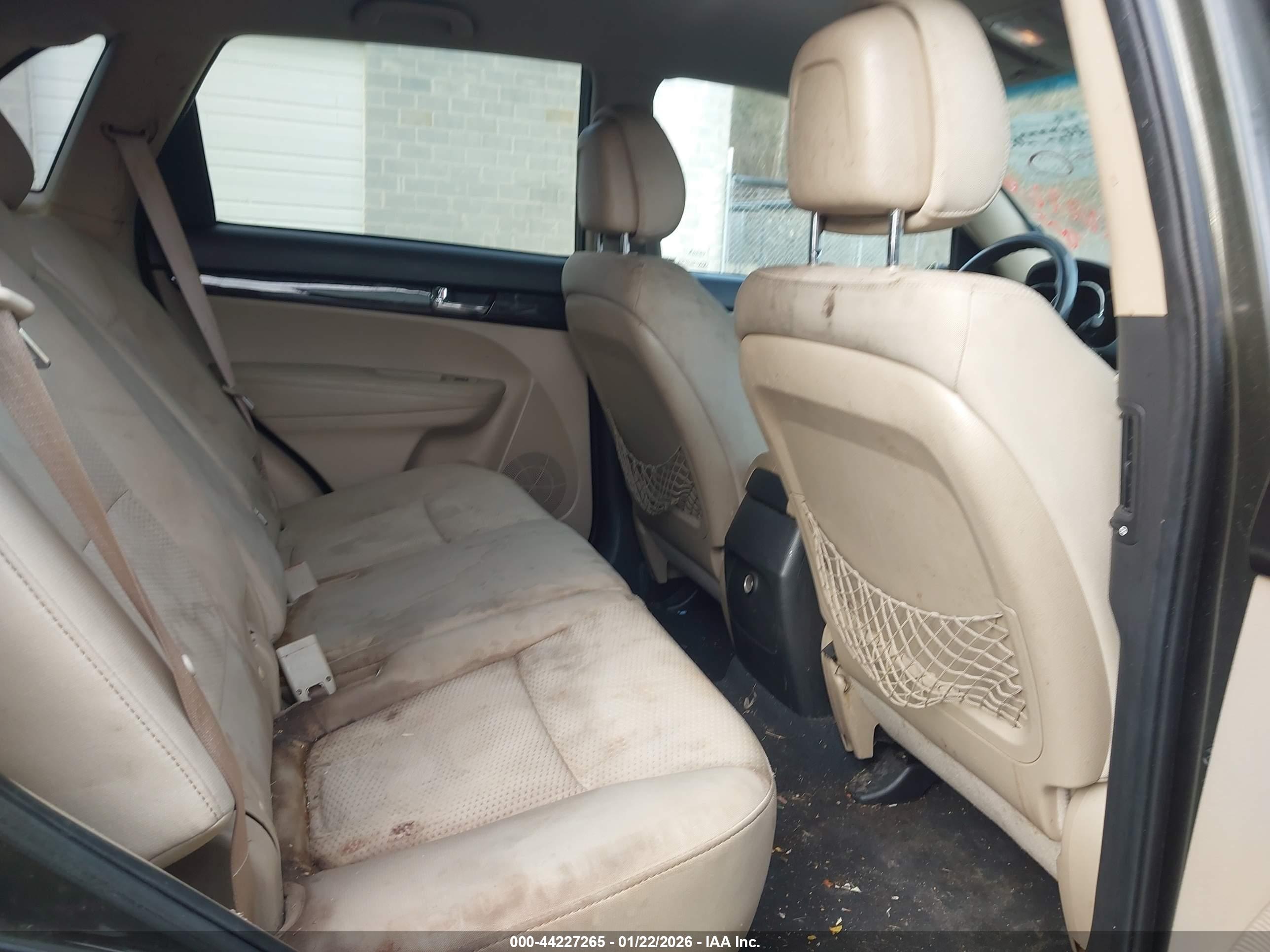 KIA SORENTO image 8