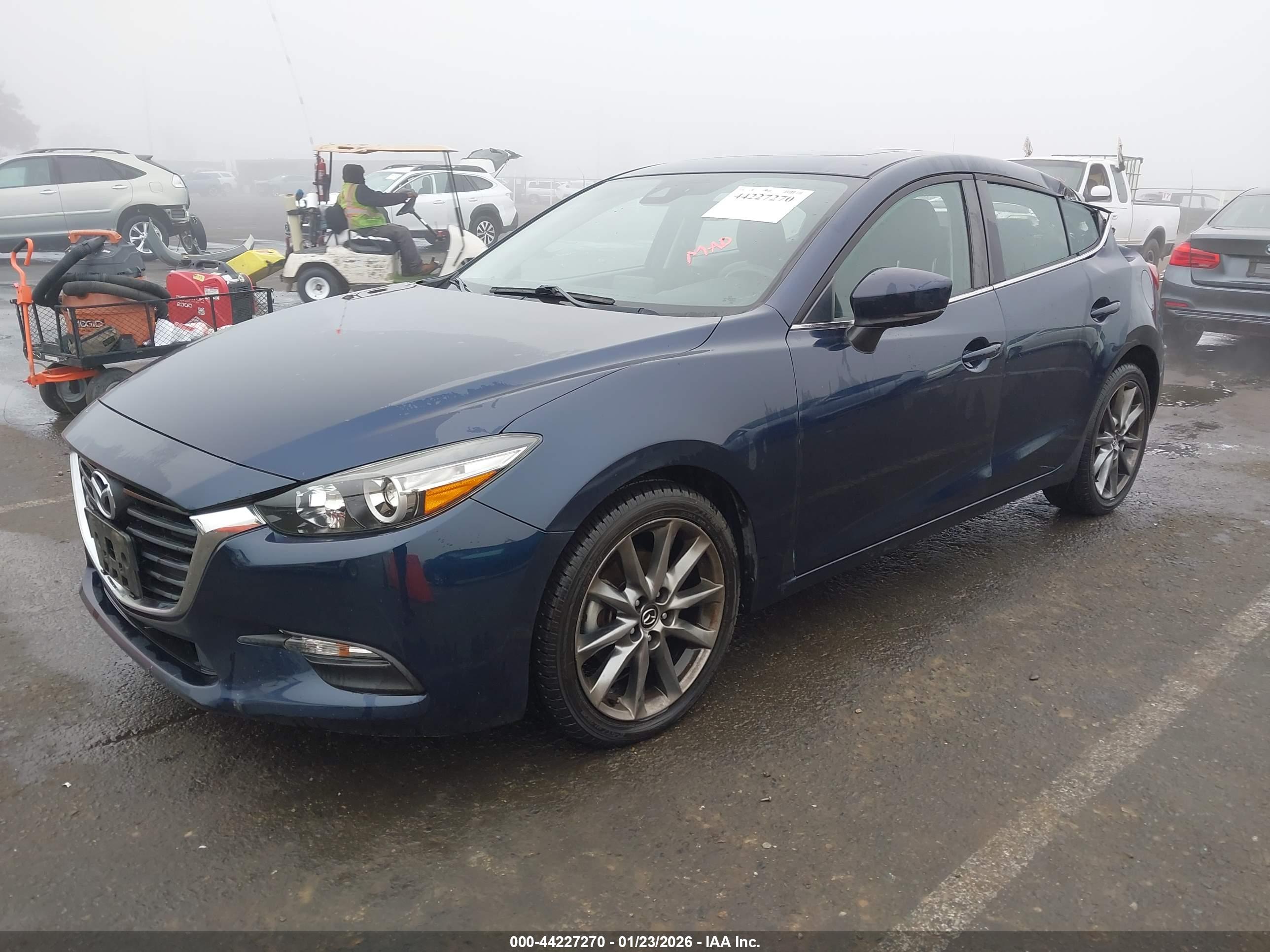MAZDA MAZDA3 image 2