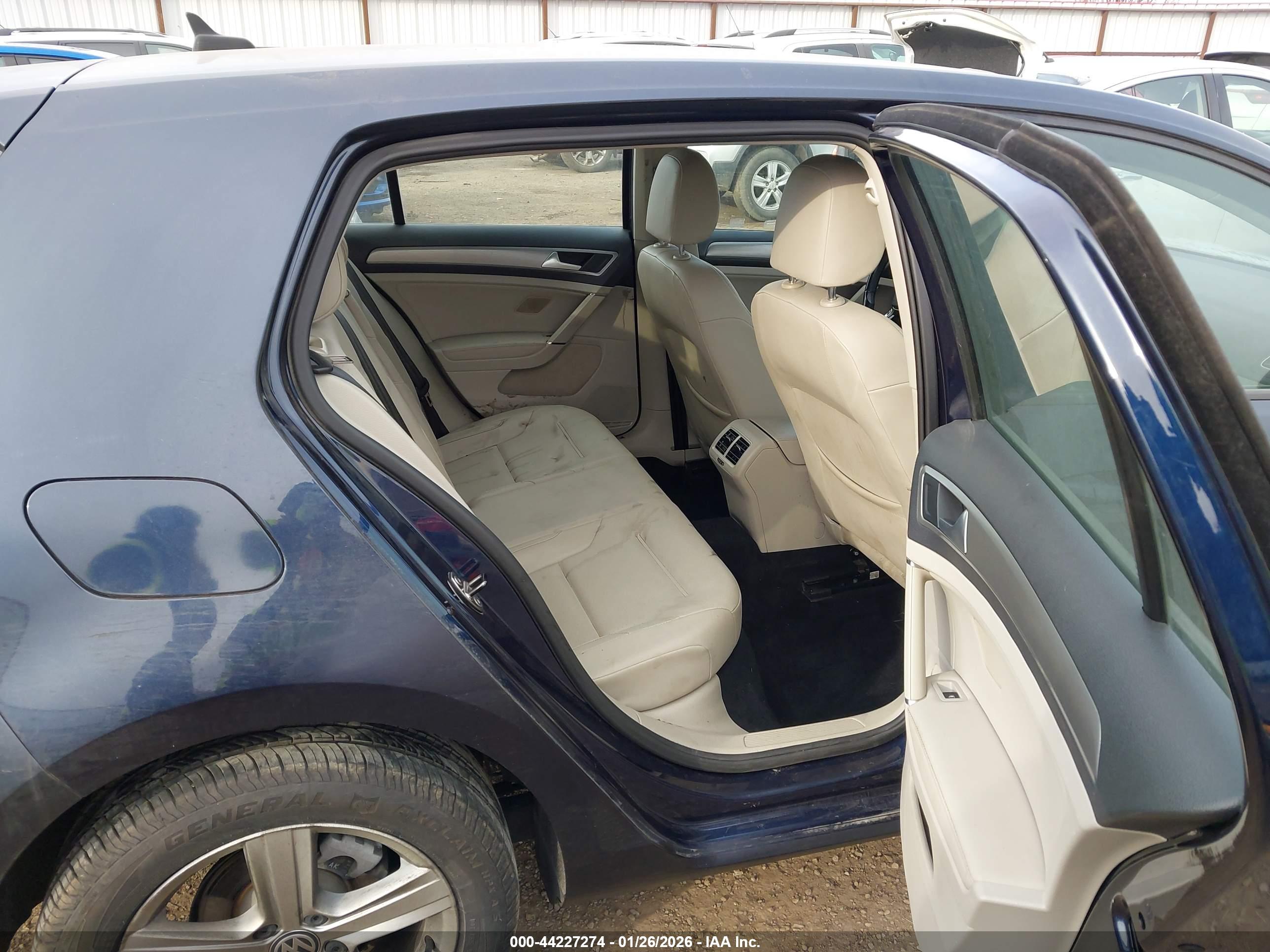 VOLKSWAGEN GOLF image 8