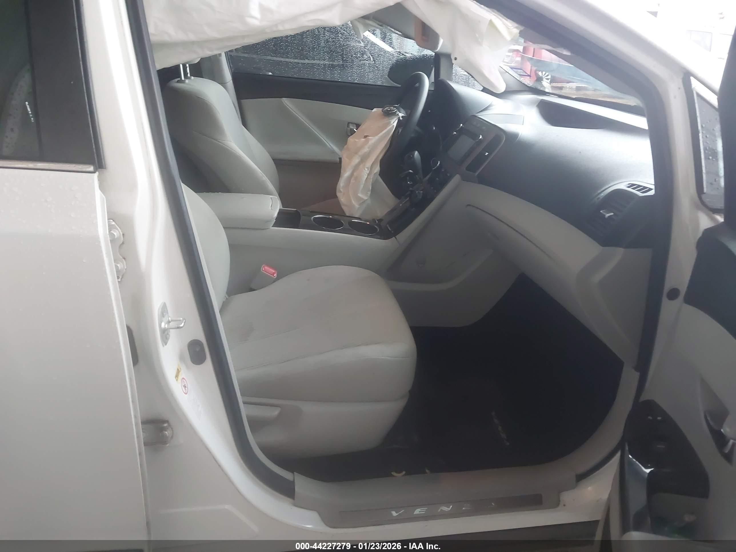 TOYOTA VENZA image 5