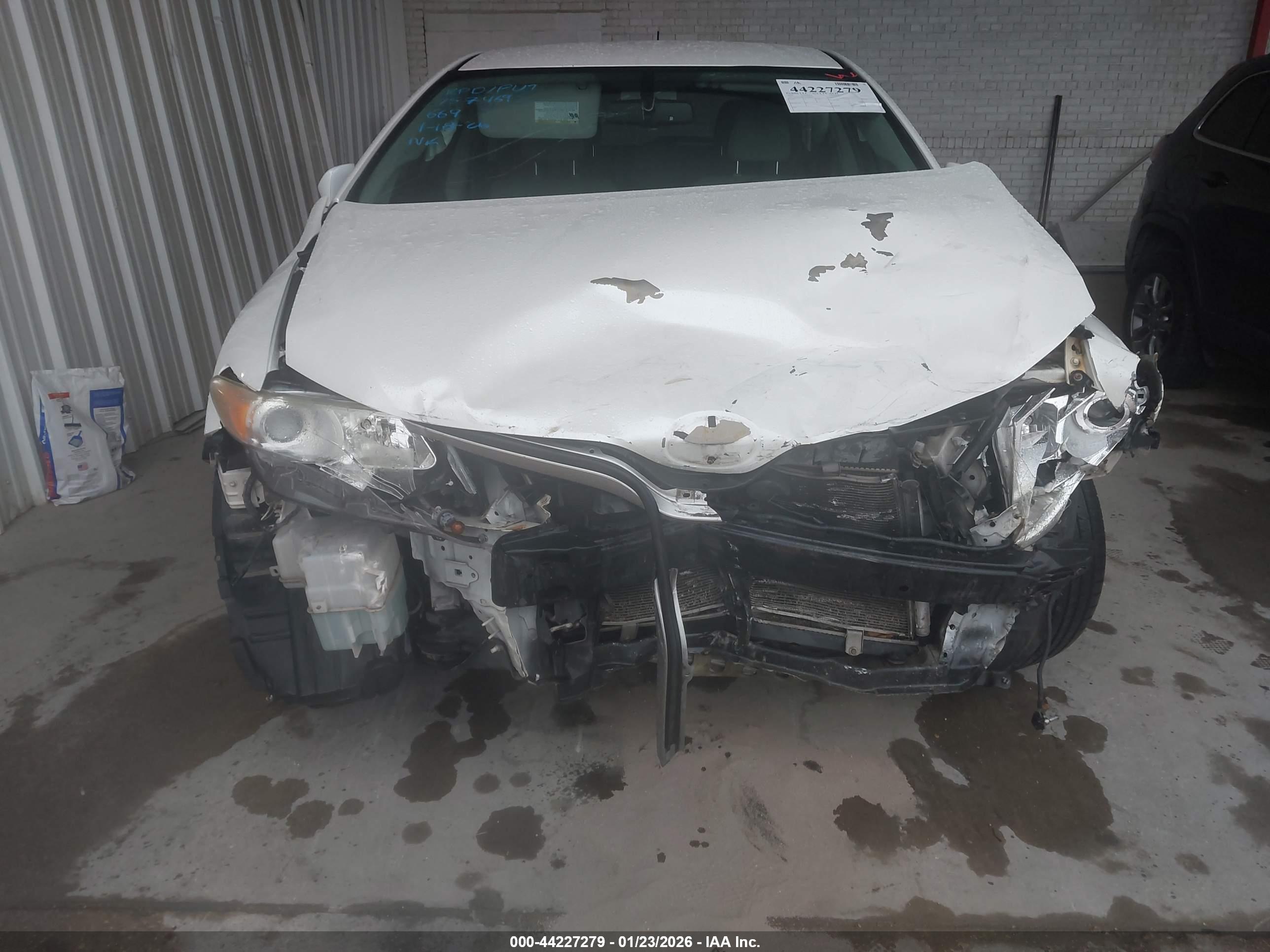 TOYOTA VENZA image 6