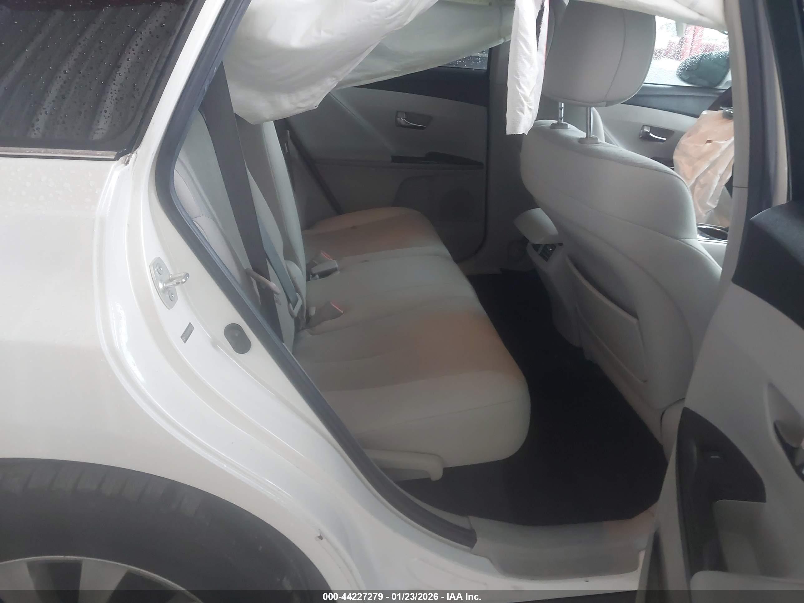 TOYOTA VENZA image 8