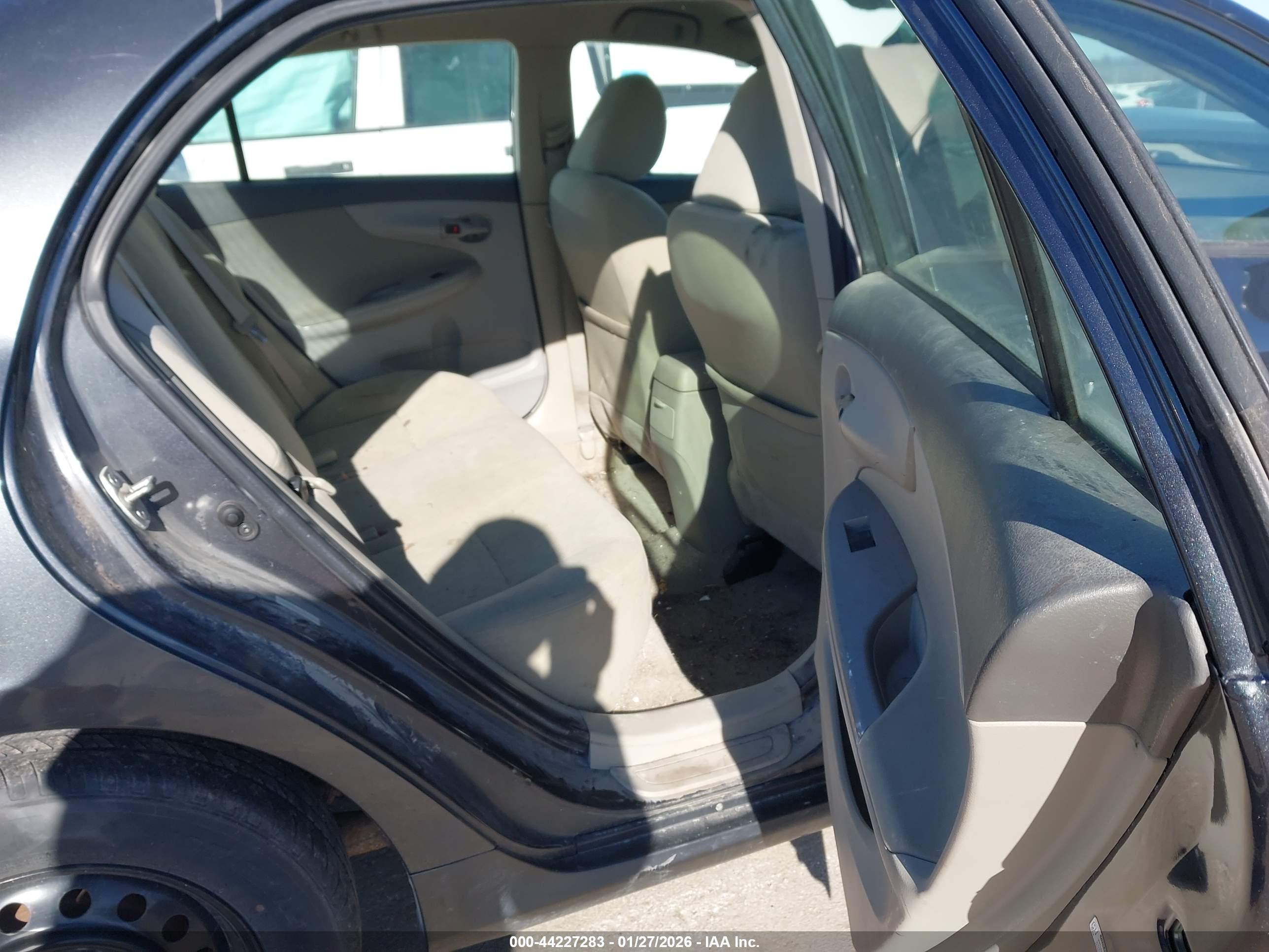 TOYOTA COROLLA image 8