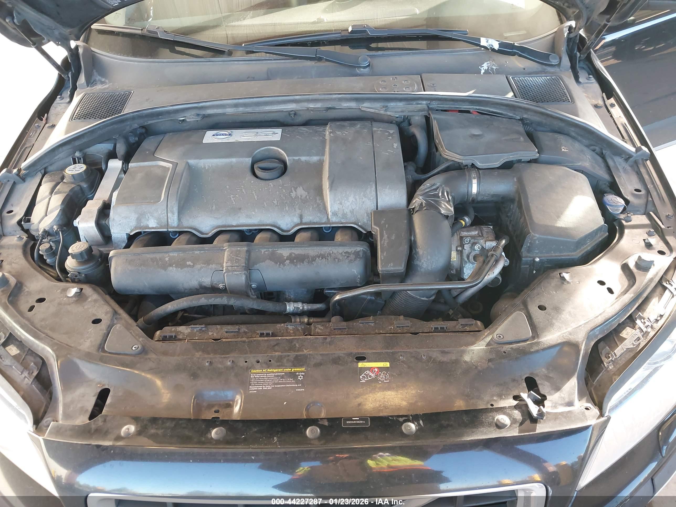 VOLVO XC70 image 10