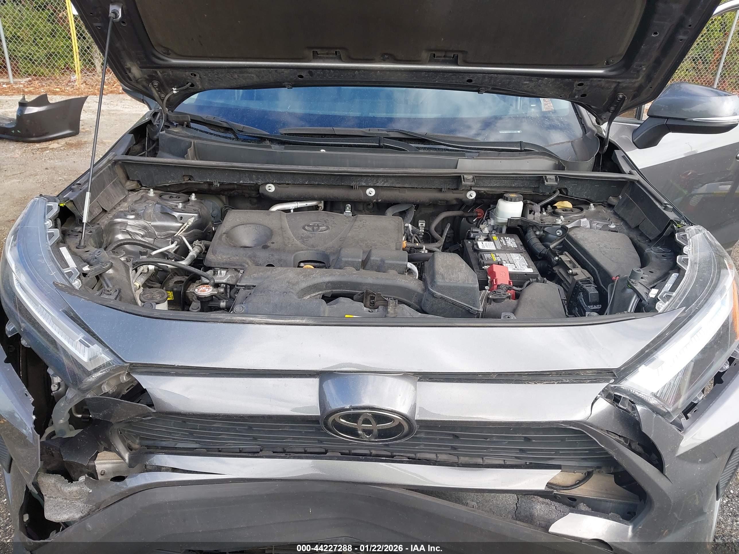 TOYOTA RAV4 image 10