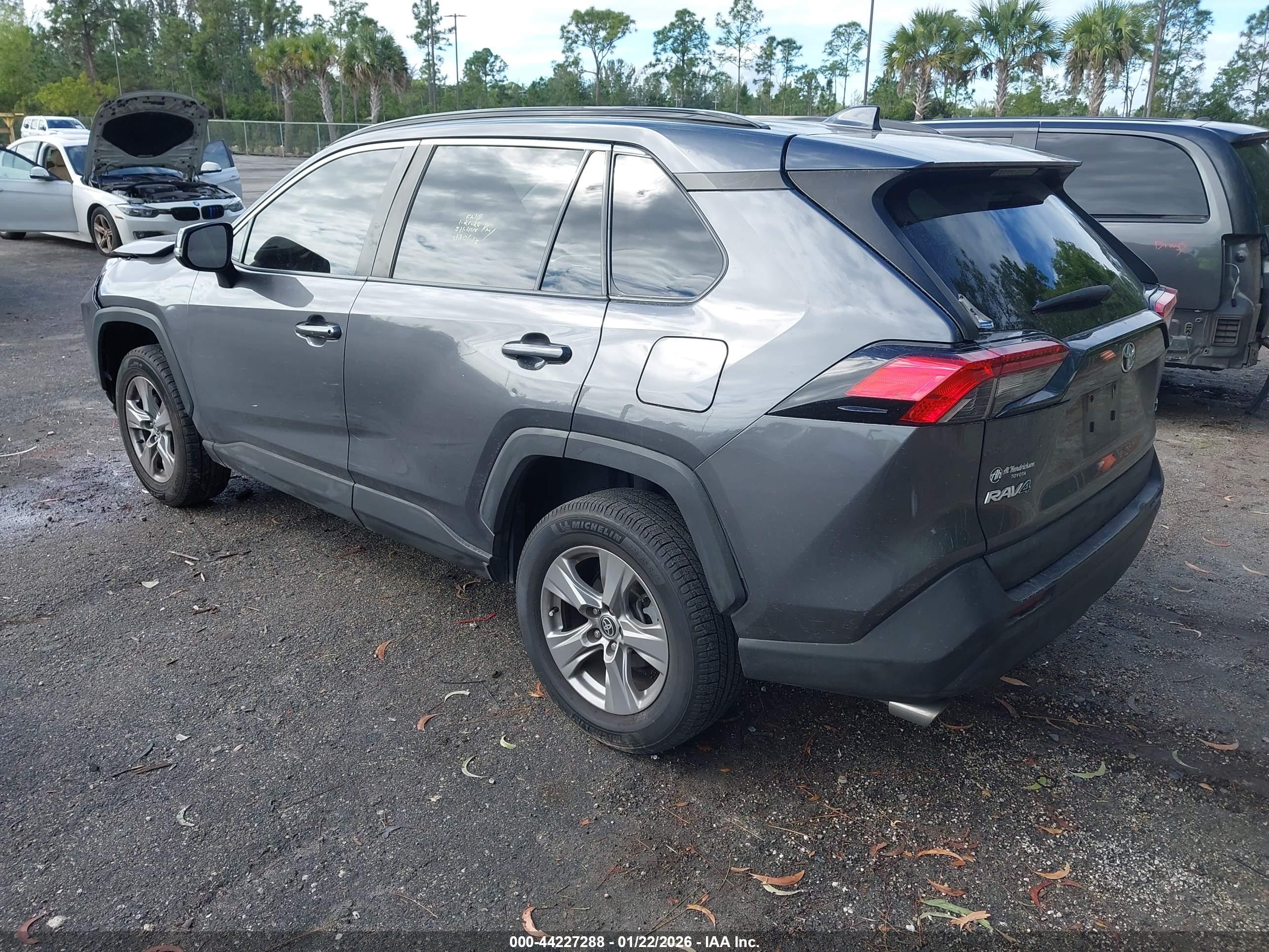 TOYOTA RAV4 image 3