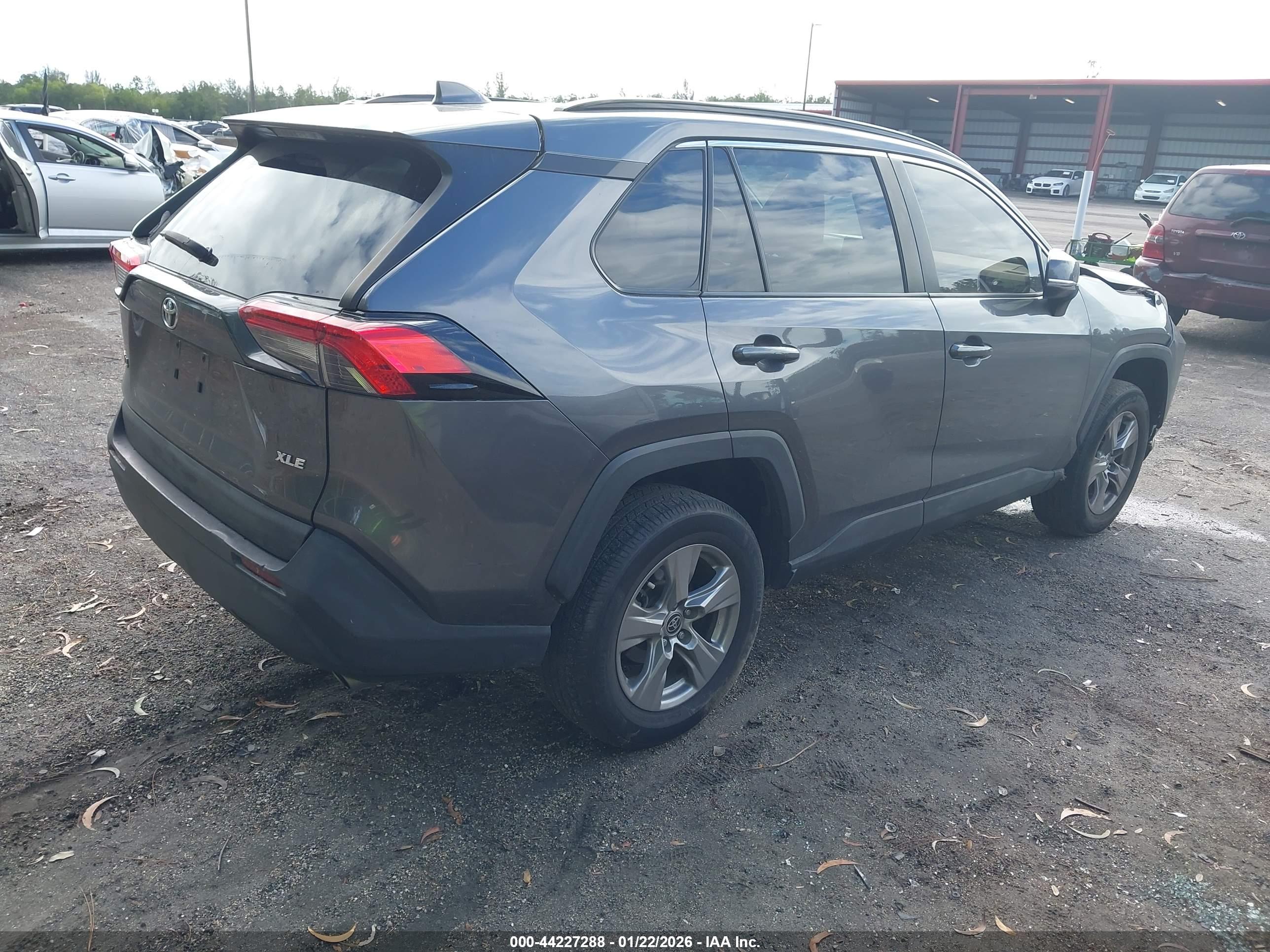 TOYOTA RAV4 image 4