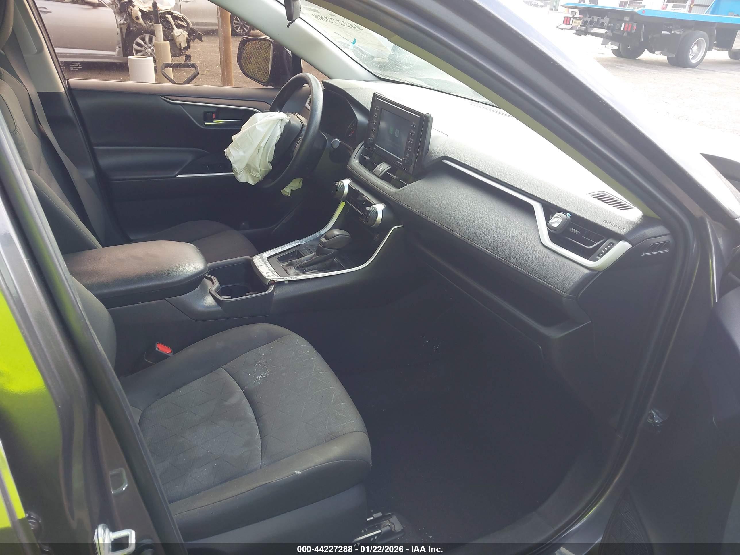 TOYOTA RAV4 image 5