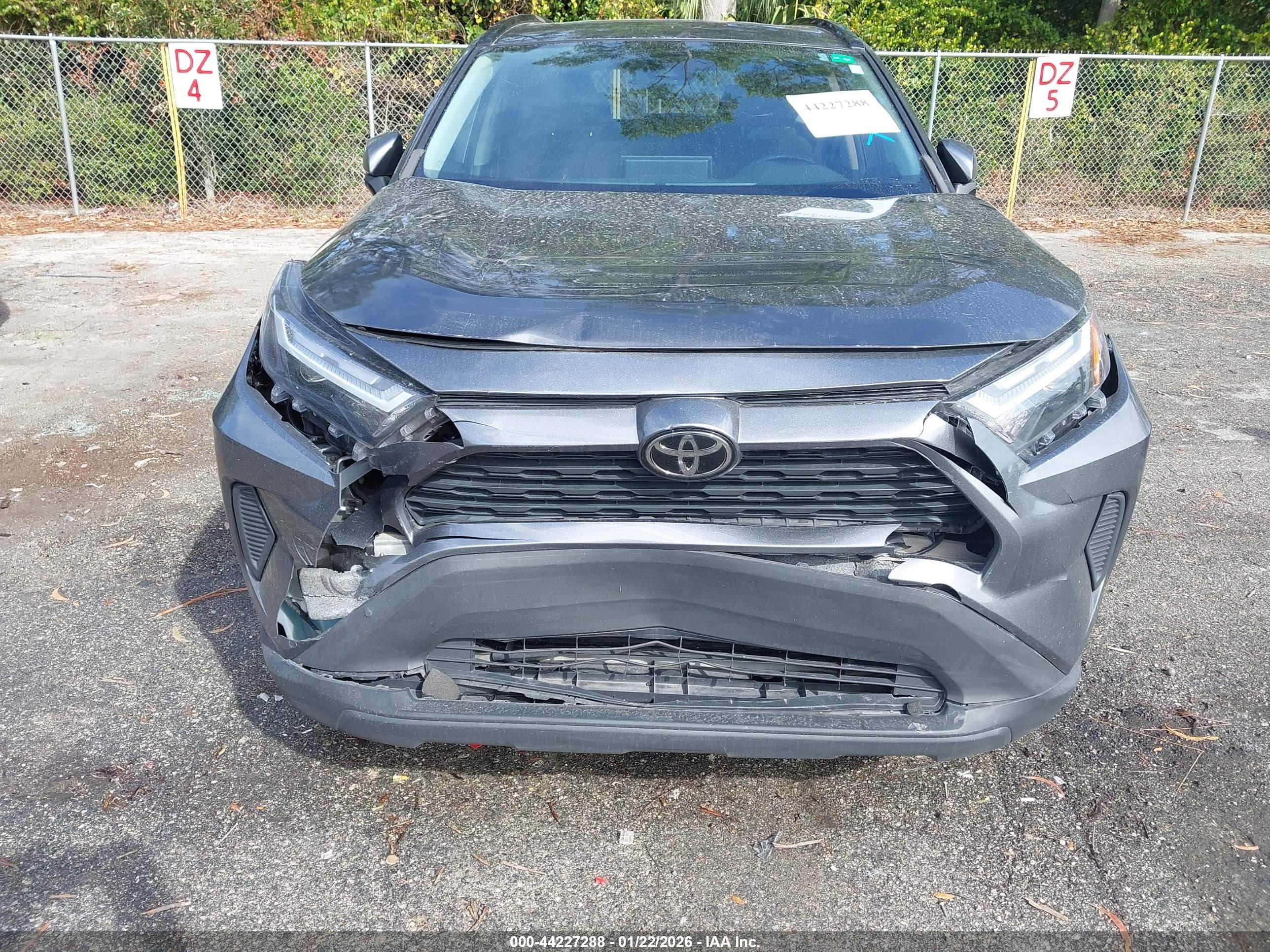 TOYOTA RAV4 image 6