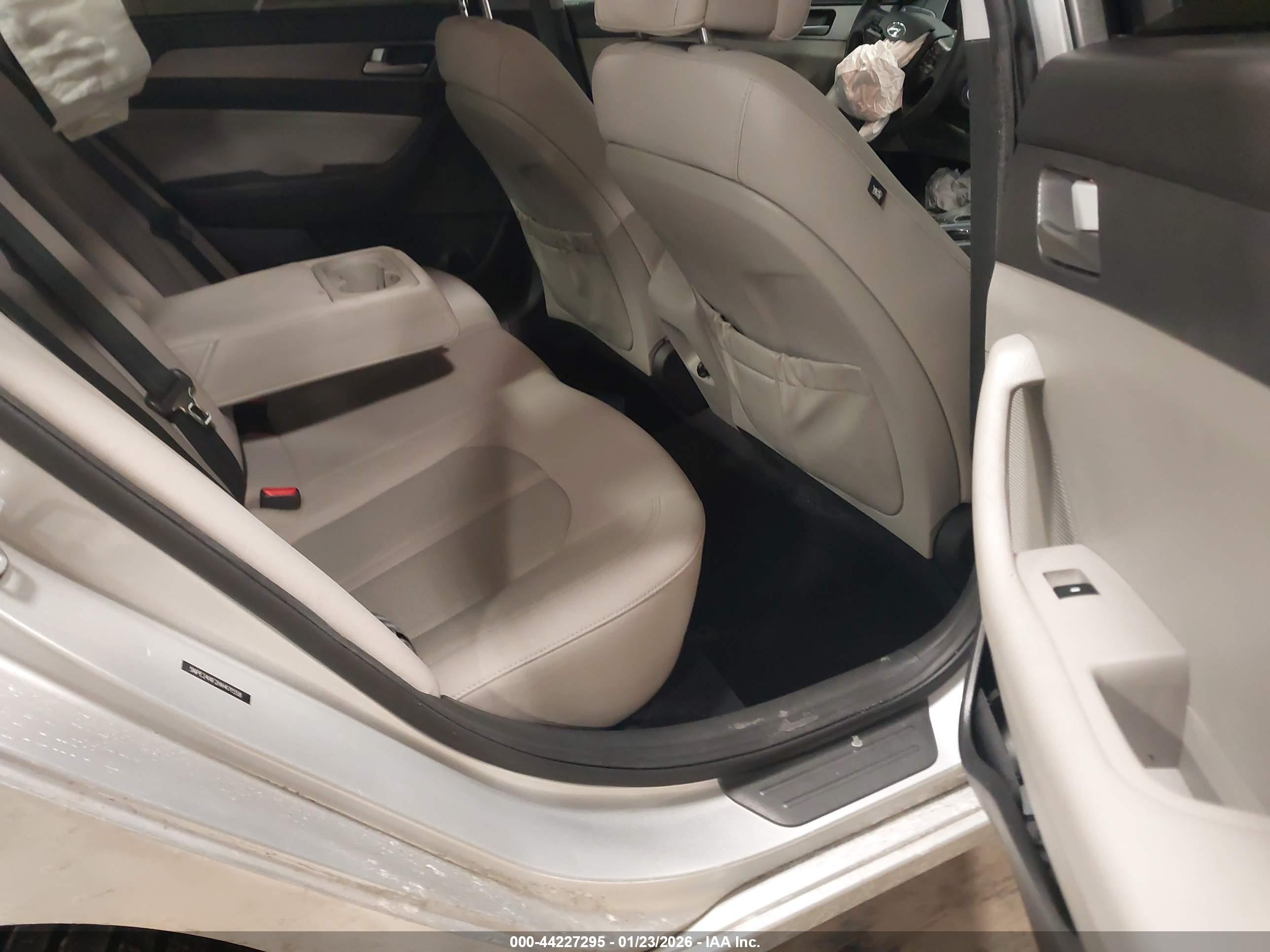 HYUNDAI SONATA image 8