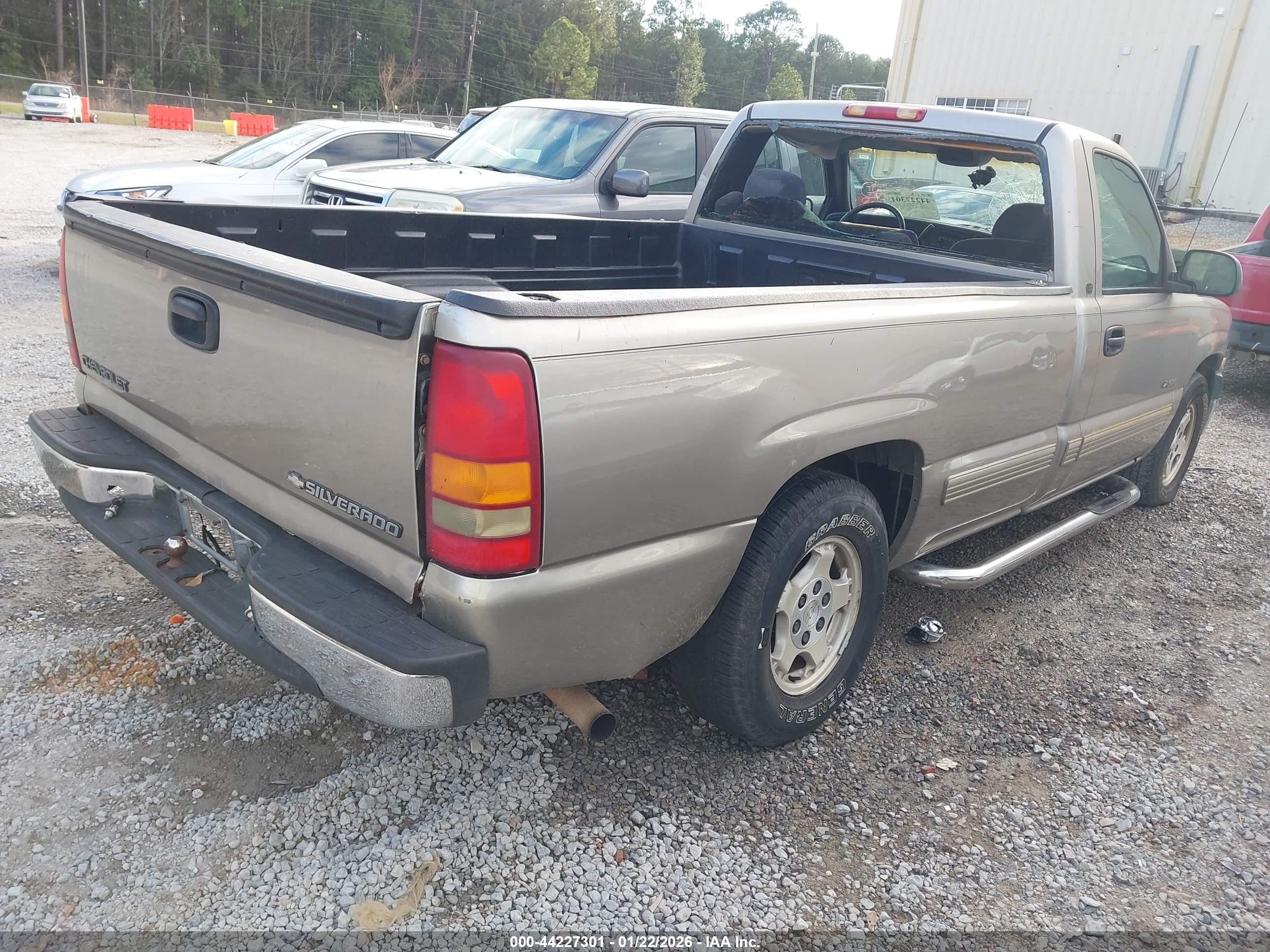CHEVROLET SILVERADO image 4