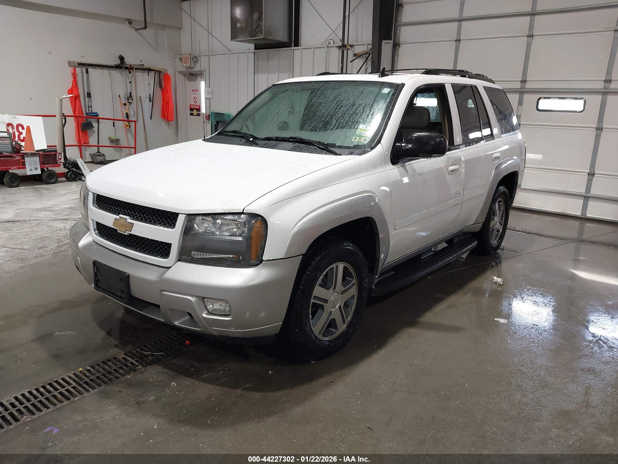 CHEVROLET TRAILBLAZER image 2