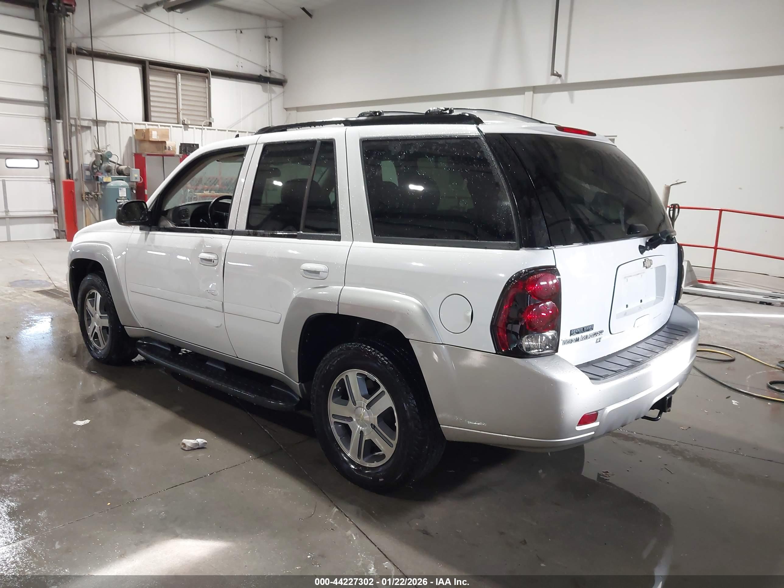 CHEVROLET TRAILBLAZER image 3