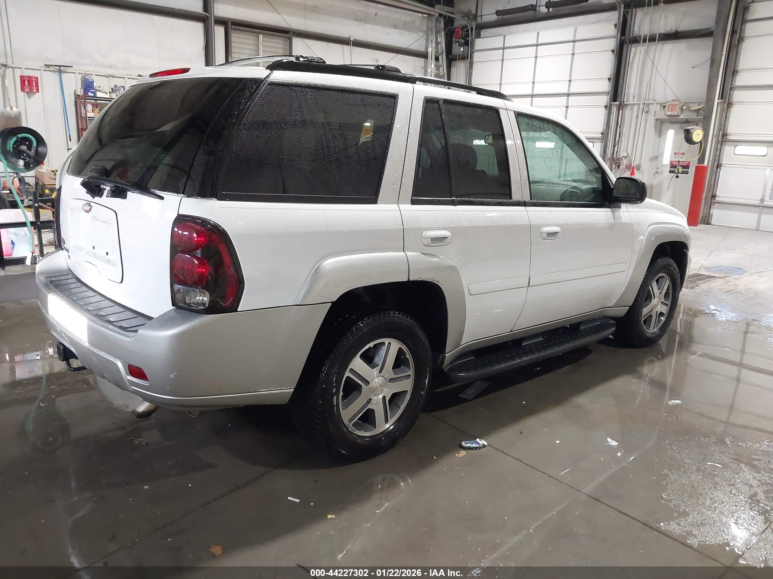 CHEVROLET TRAILBLAZER image 4