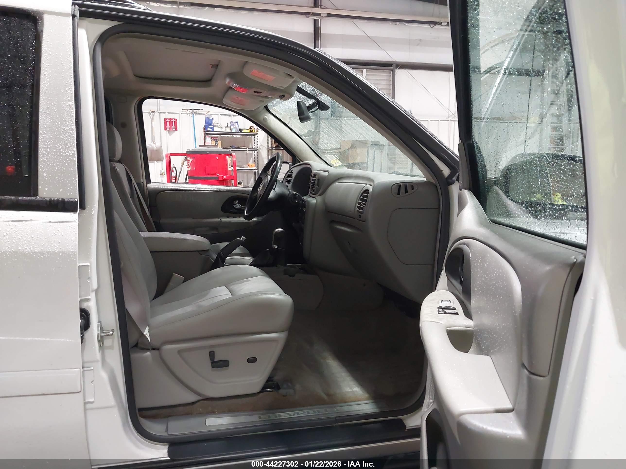 CHEVROLET TRAILBLAZER image 5