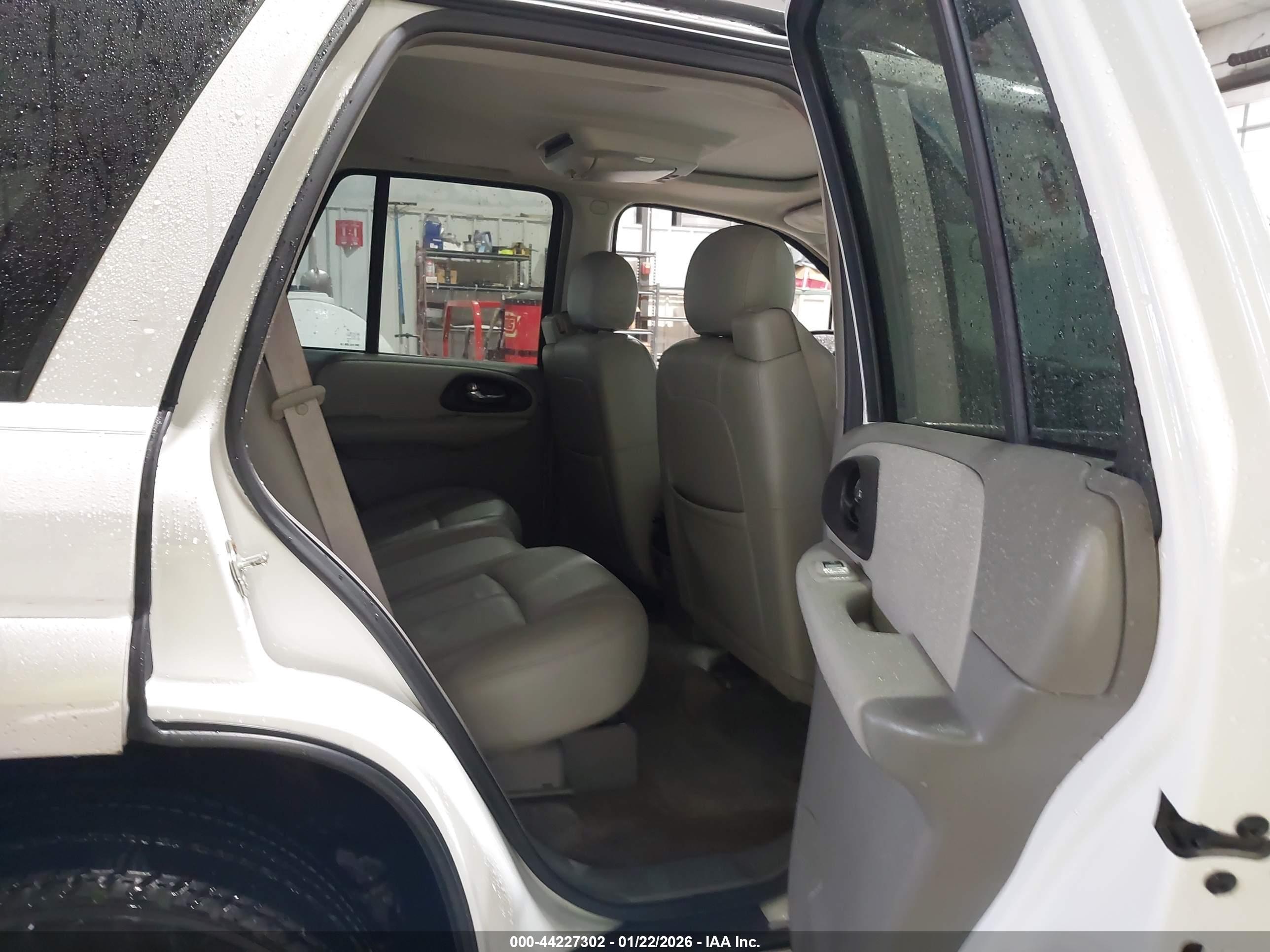 CHEVROLET TRAILBLAZER image 8
