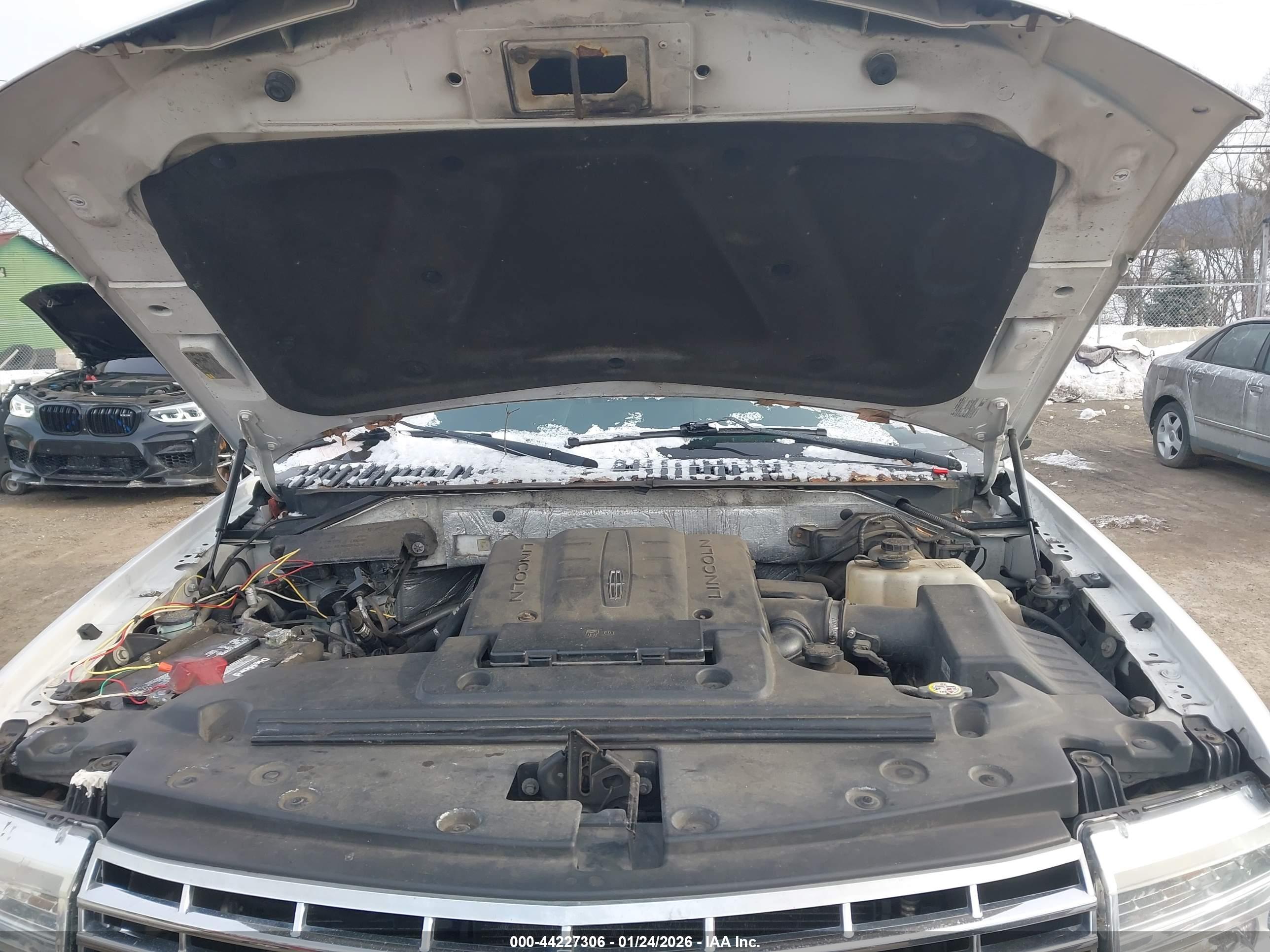LINCOLN NAVIGATOR image 10