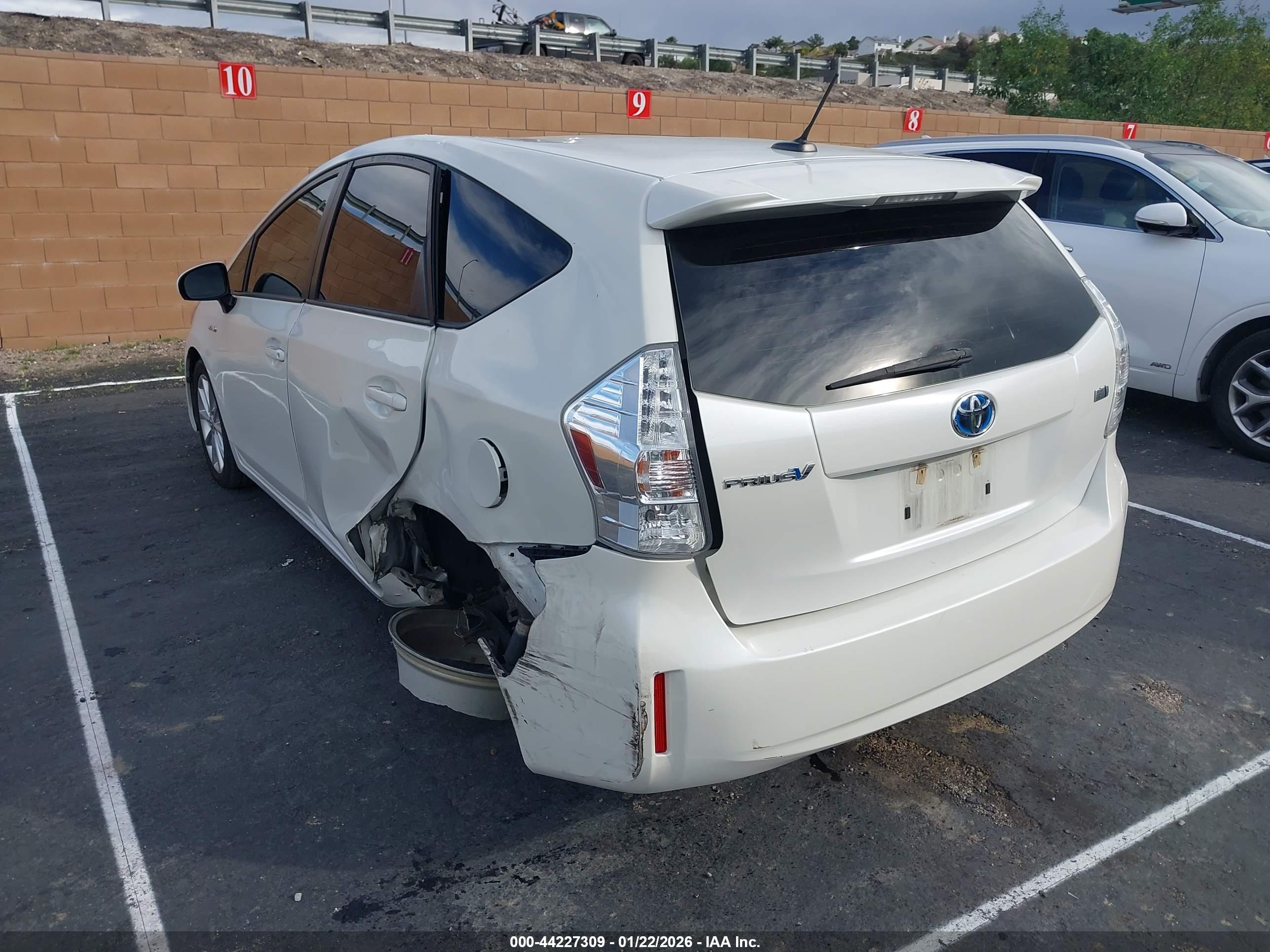 TOYOTA PRIUS image 3
