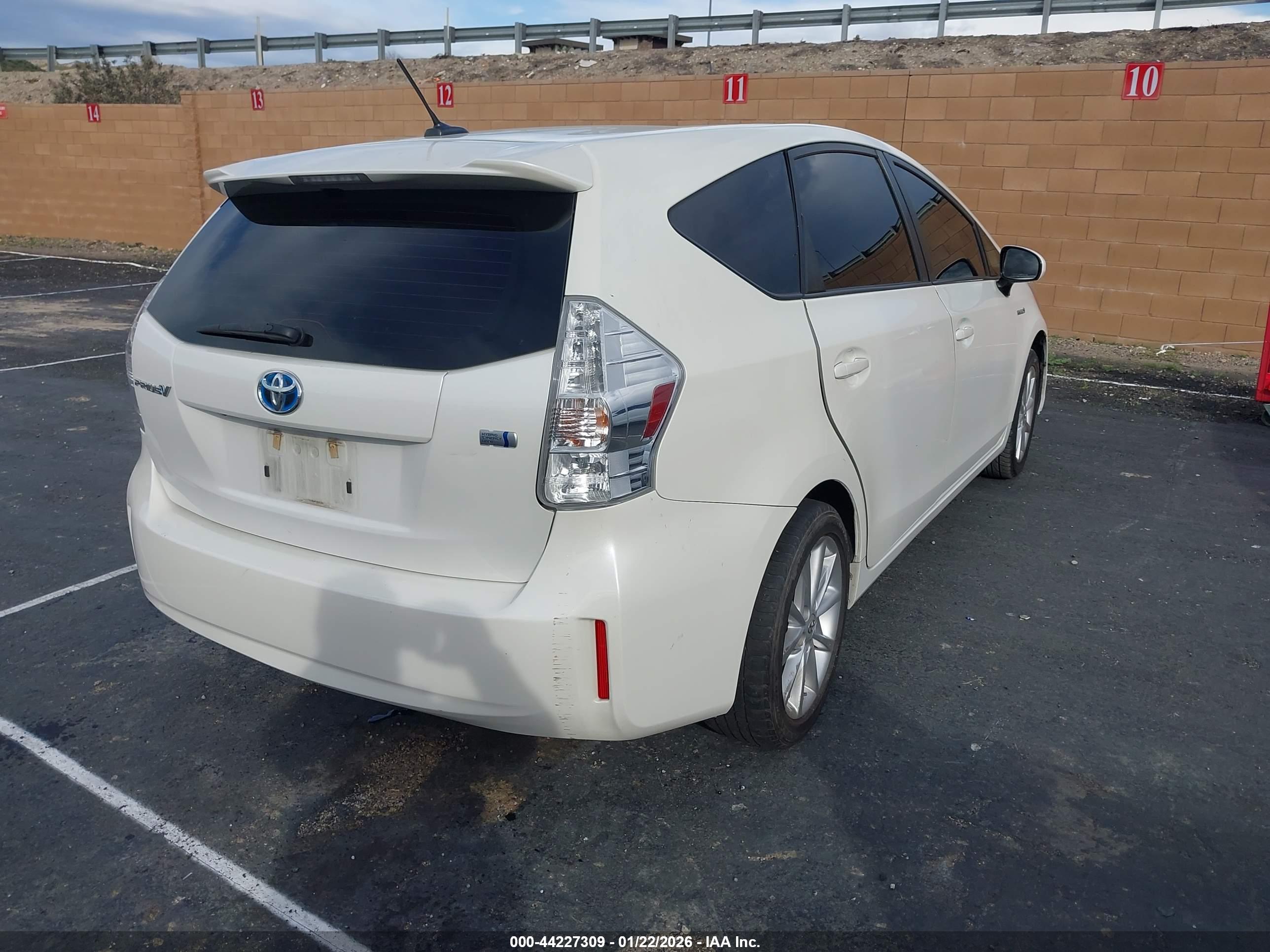 TOYOTA PRIUS image 4
