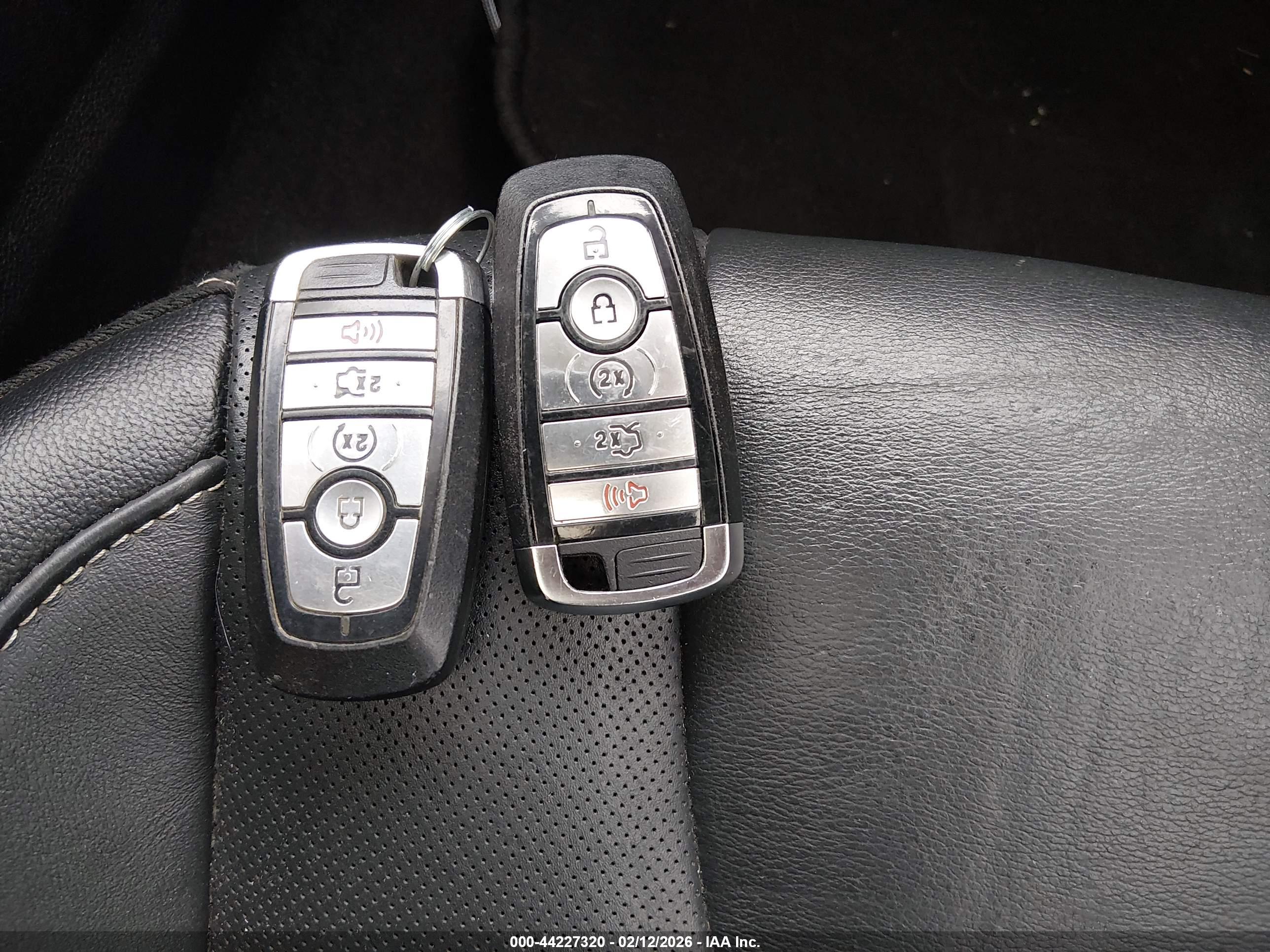 FORD FUSION image 11