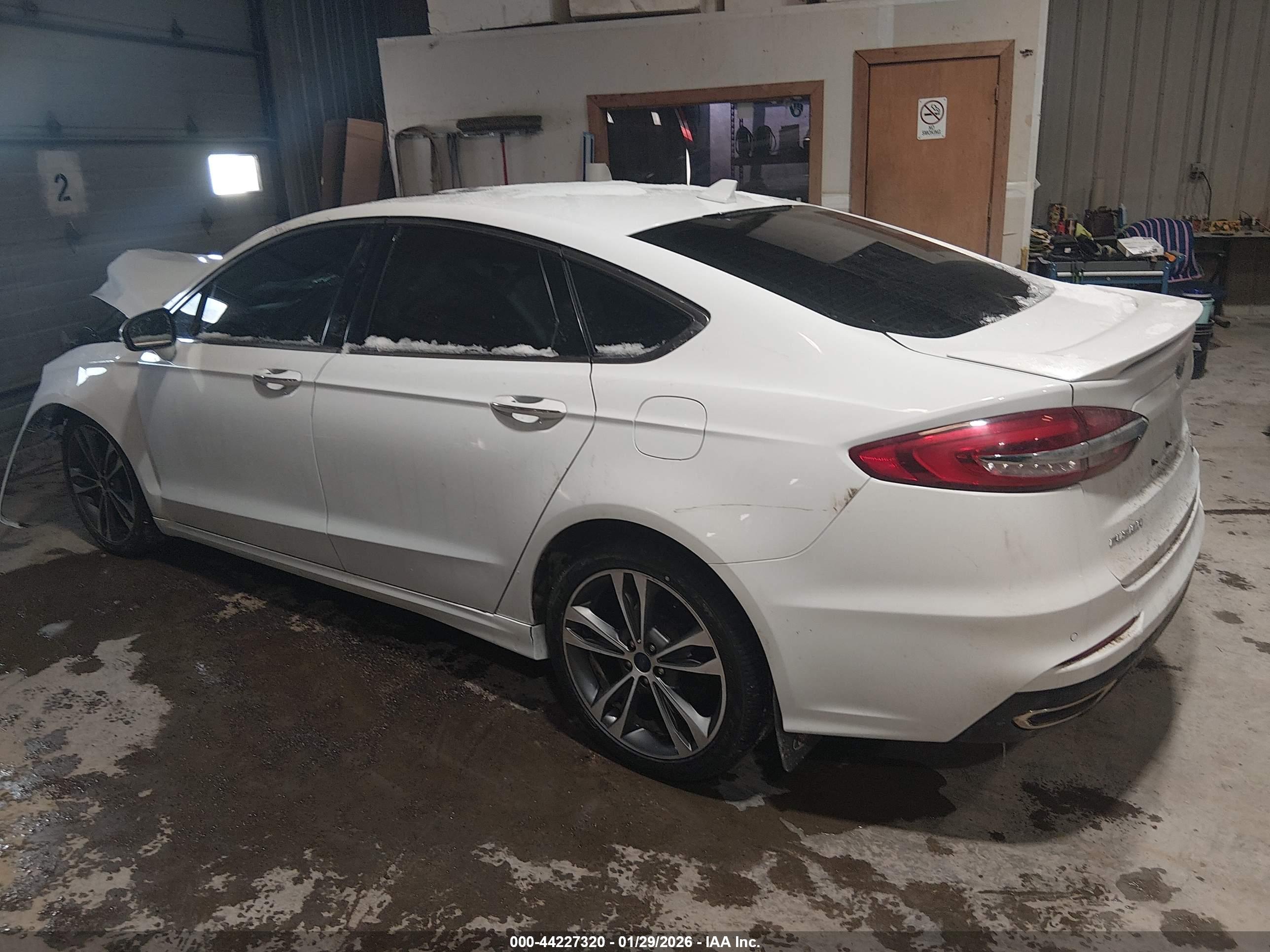 FORD FUSION image 3