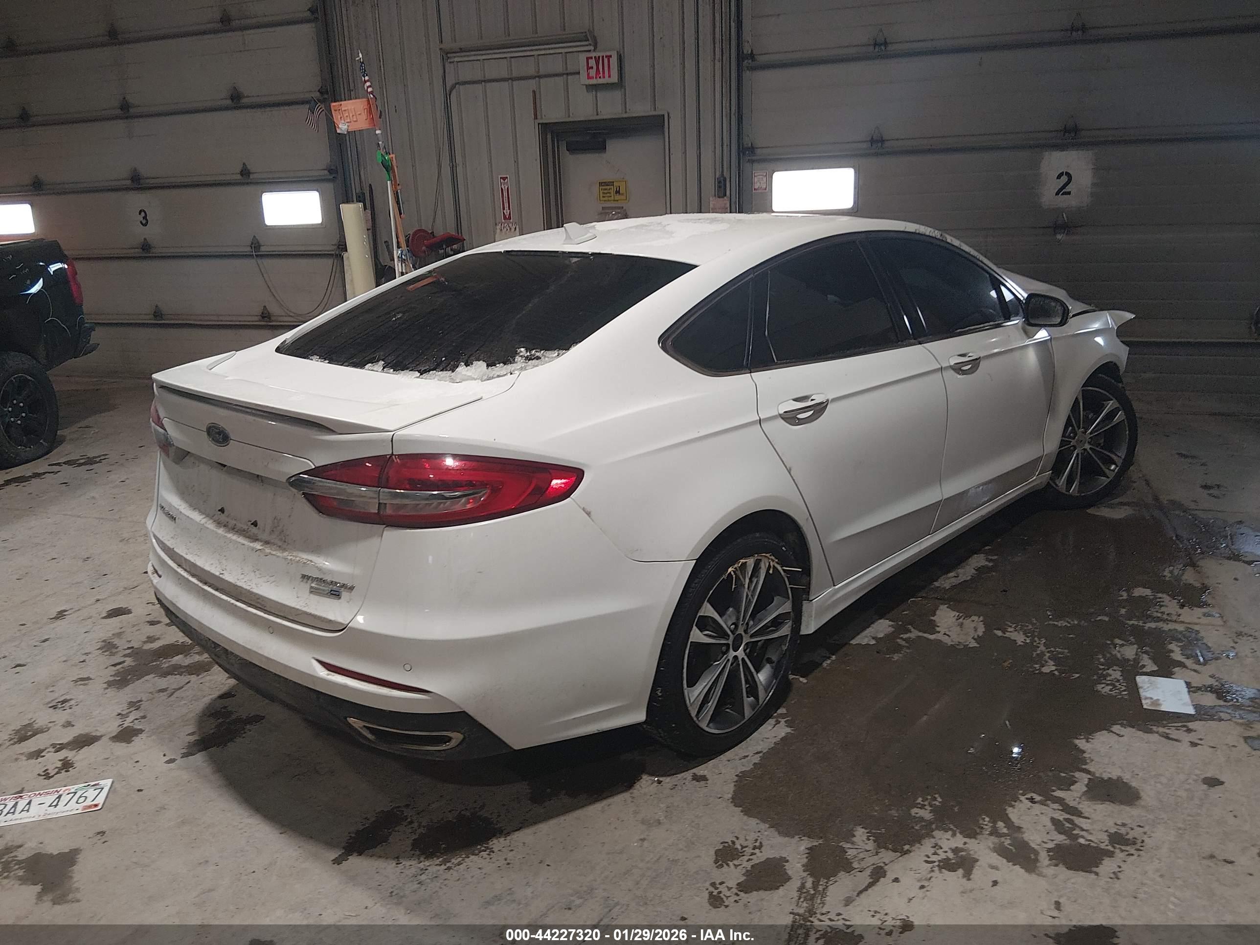 FORD FUSION image 4