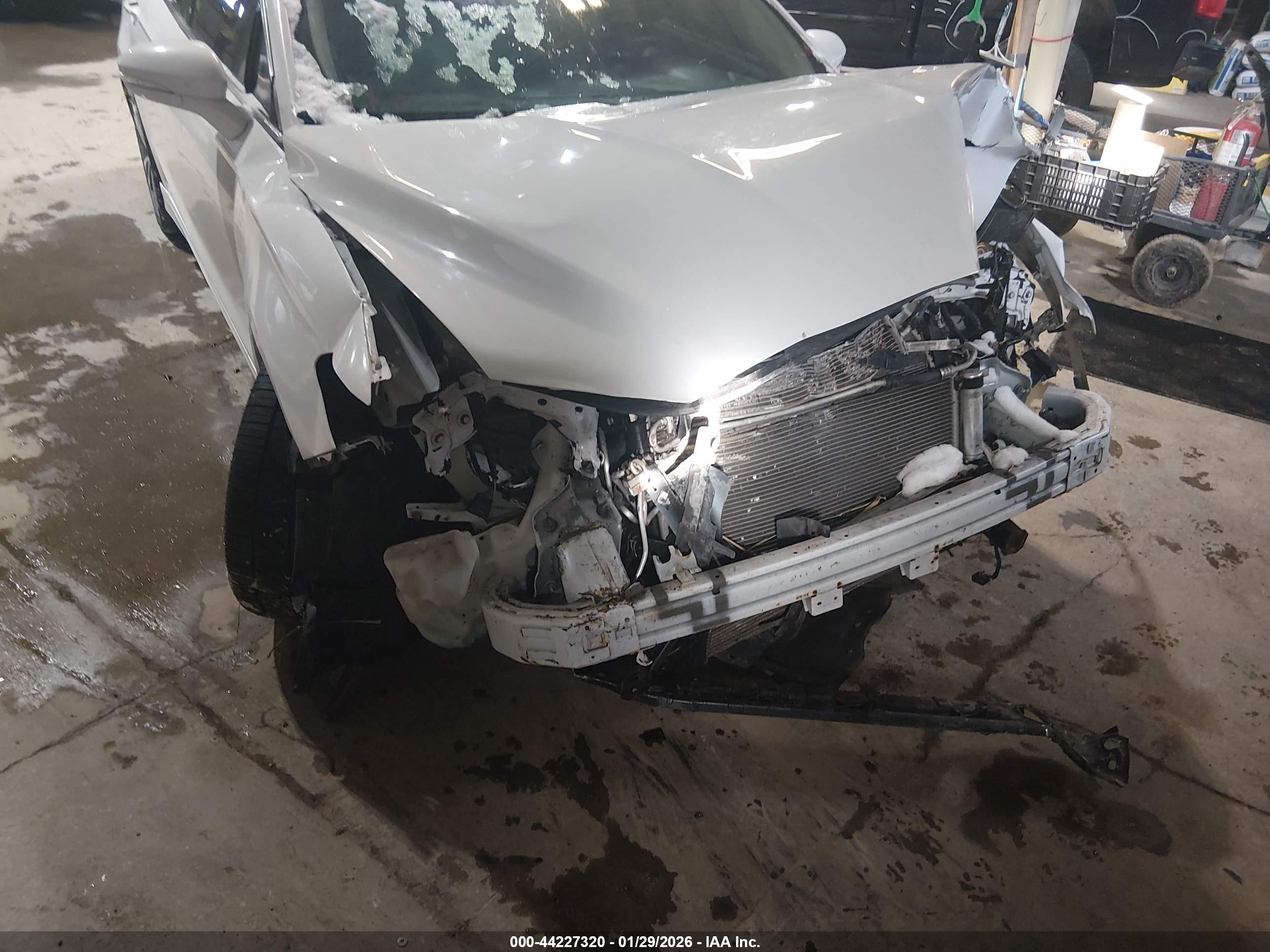 FORD FUSION image 6