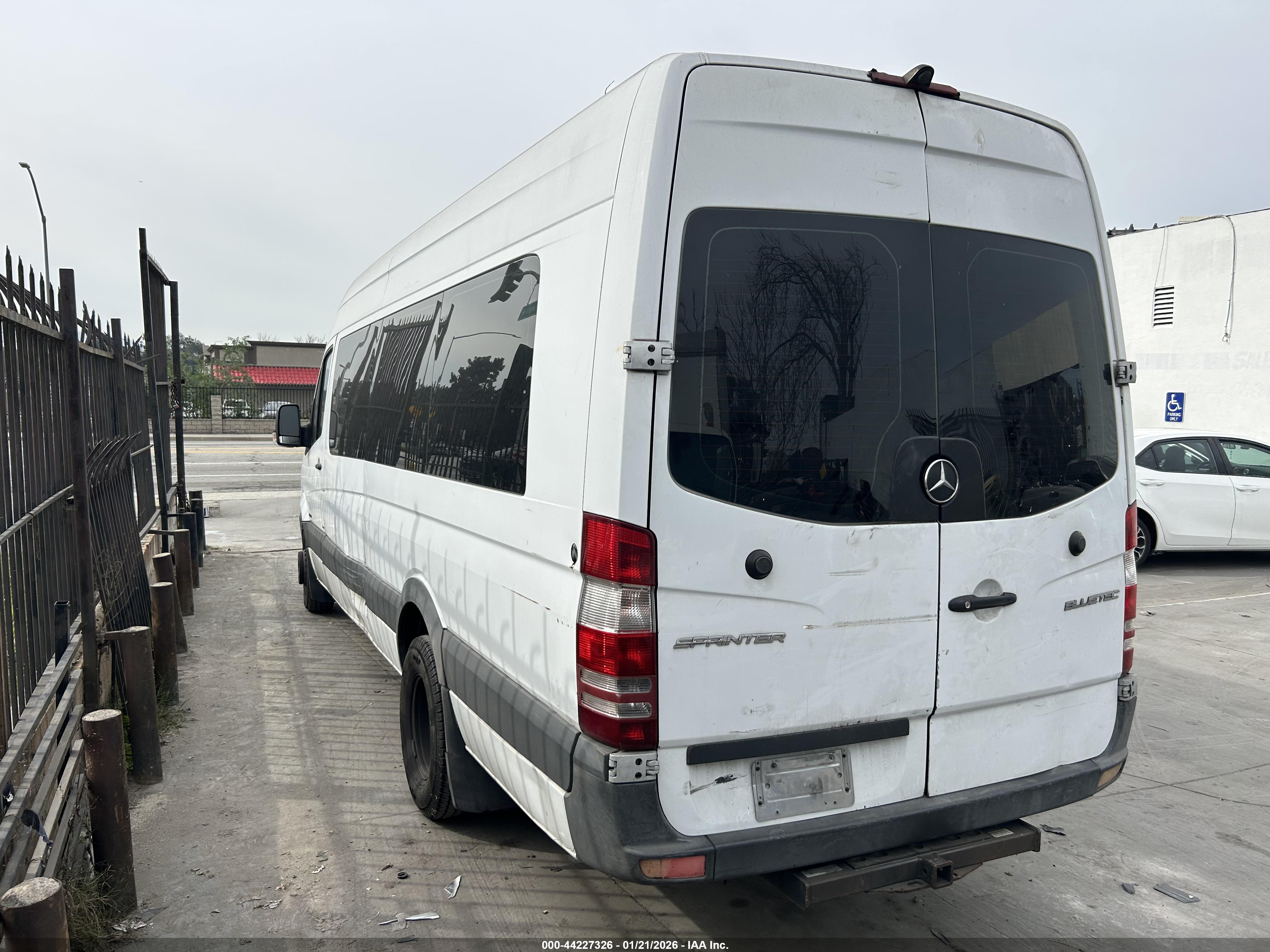 MERCEDES-BENZ SPRINTER image 3