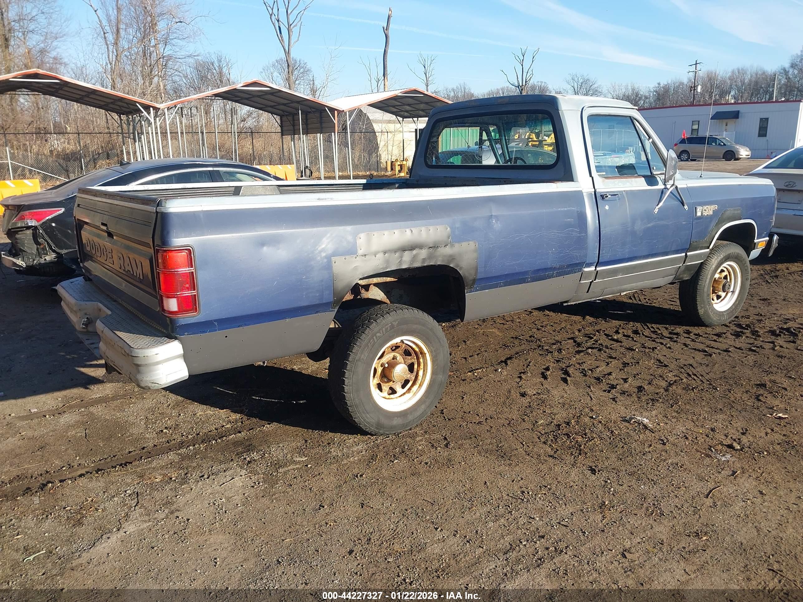 DODGE W-SERIES image 4