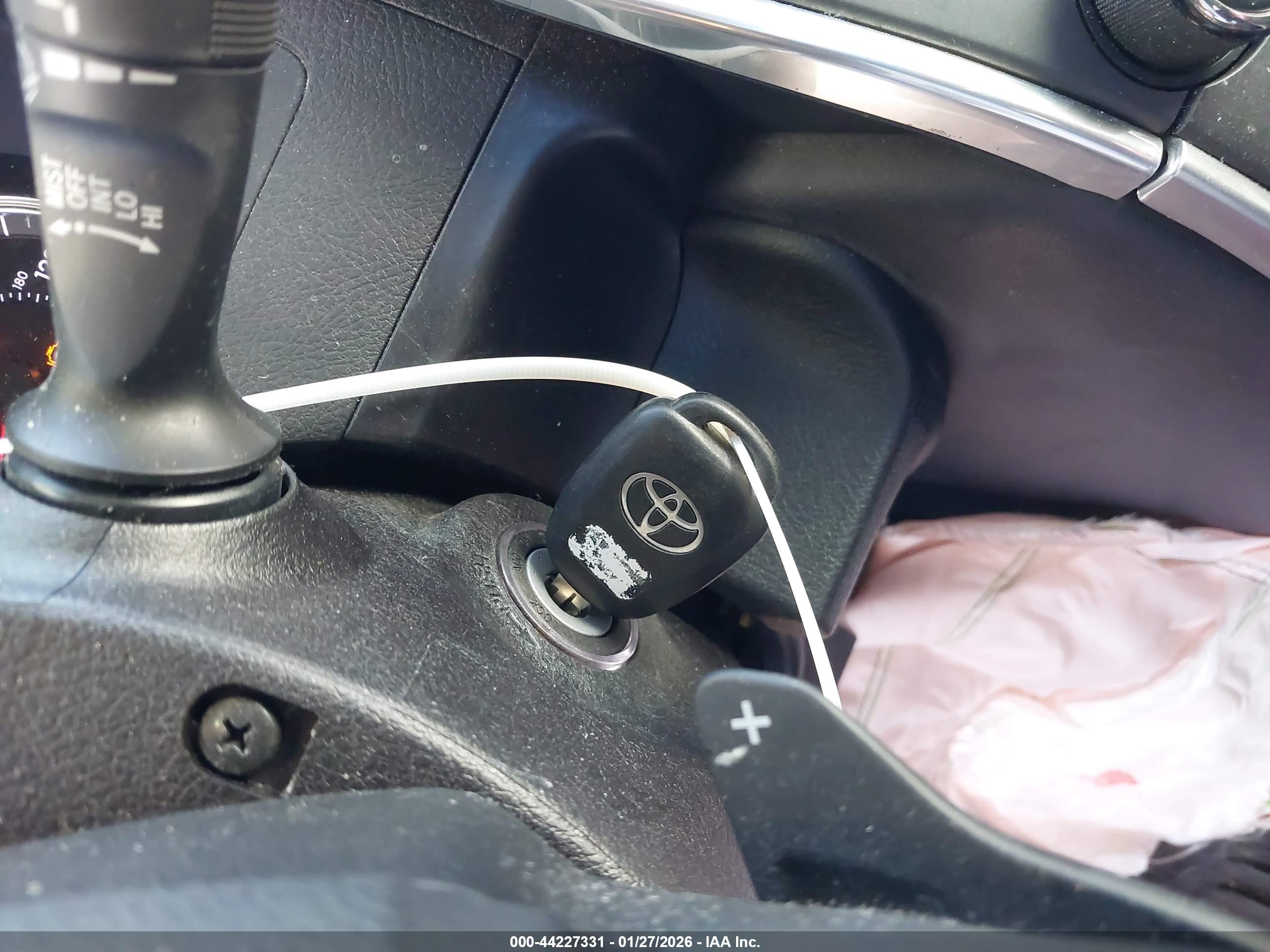 TOYOTA CAMRY image 11