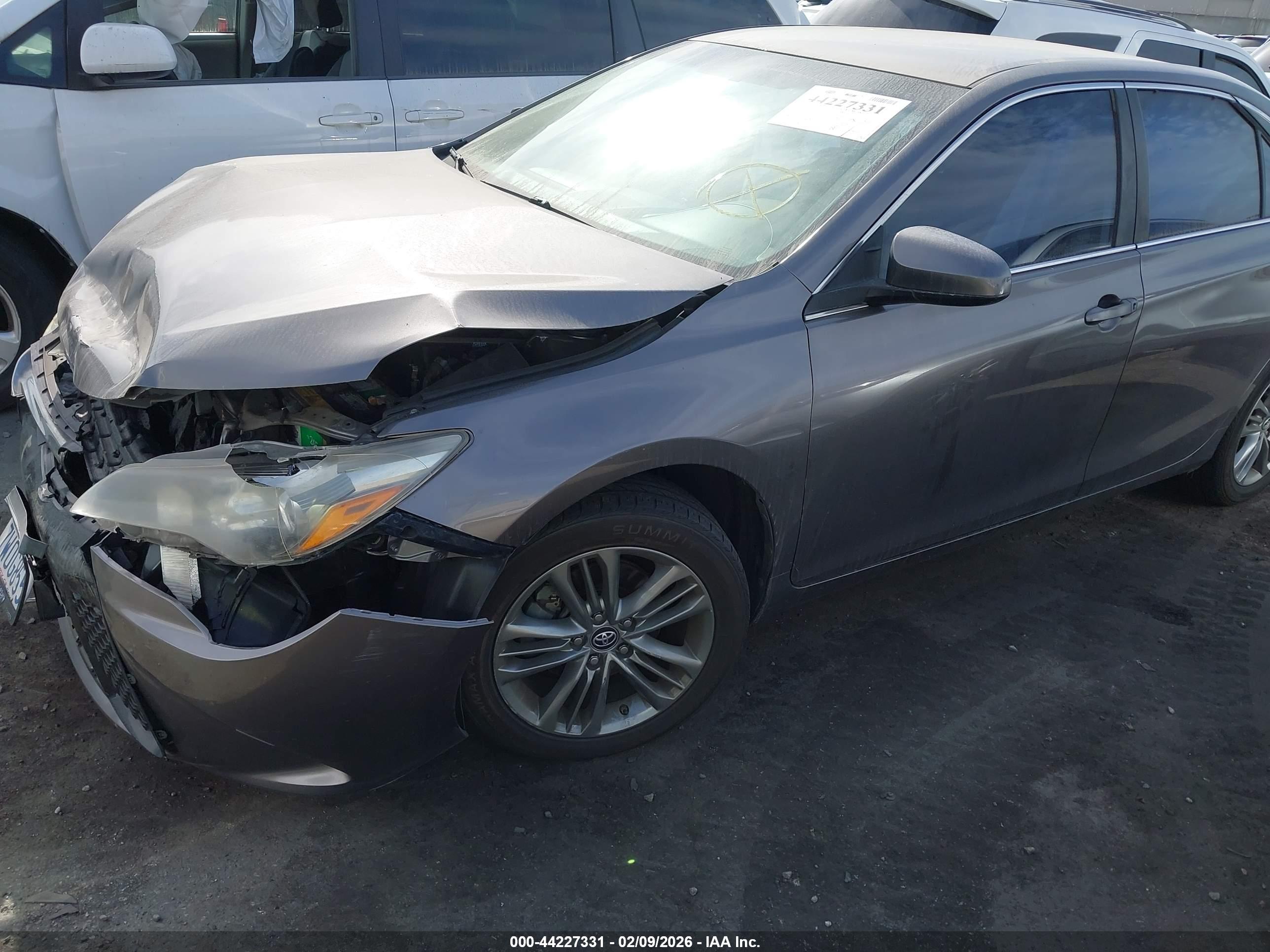 TOYOTA CAMRY image 2
