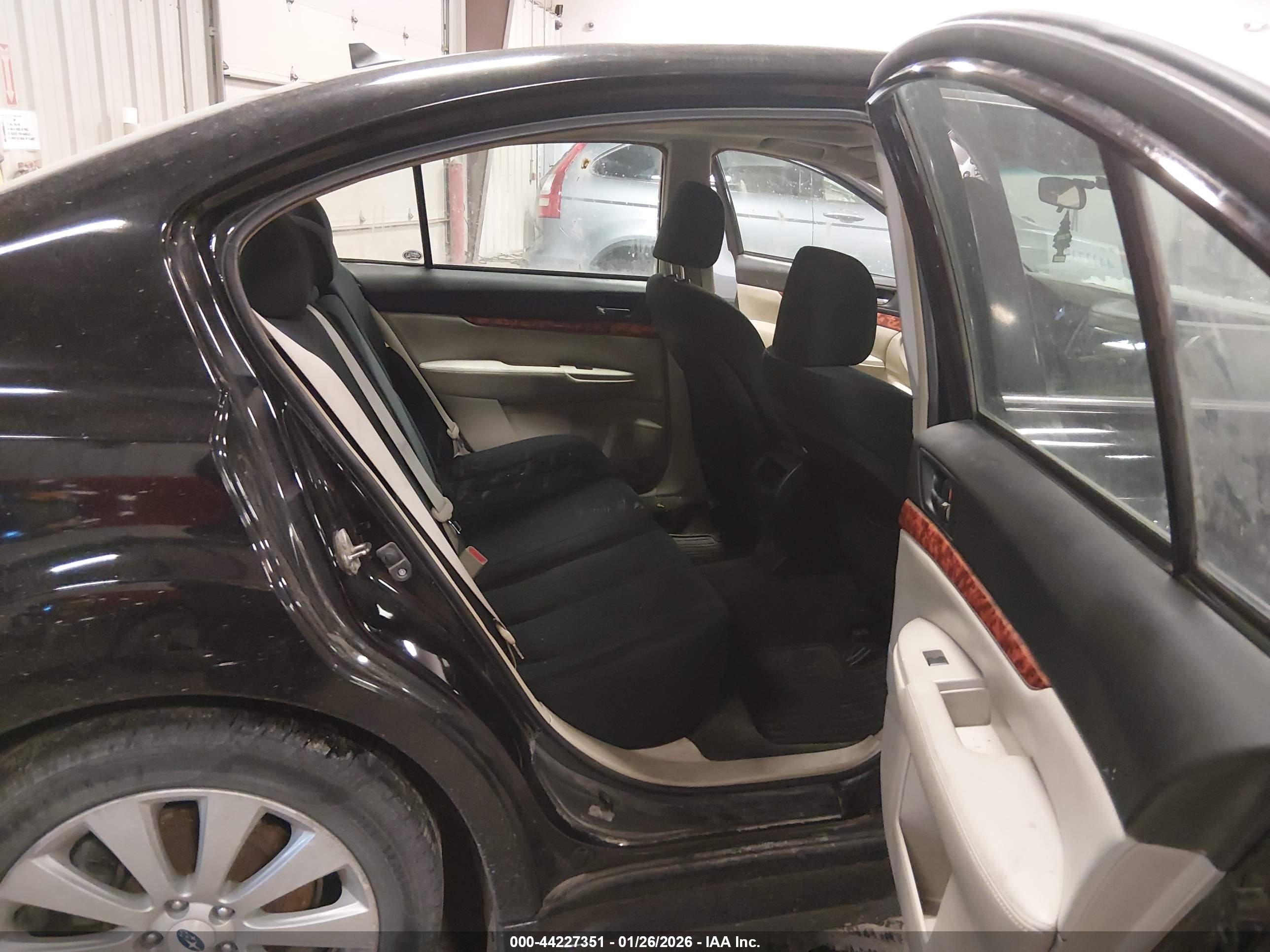 SUBARU LEGACY image 8