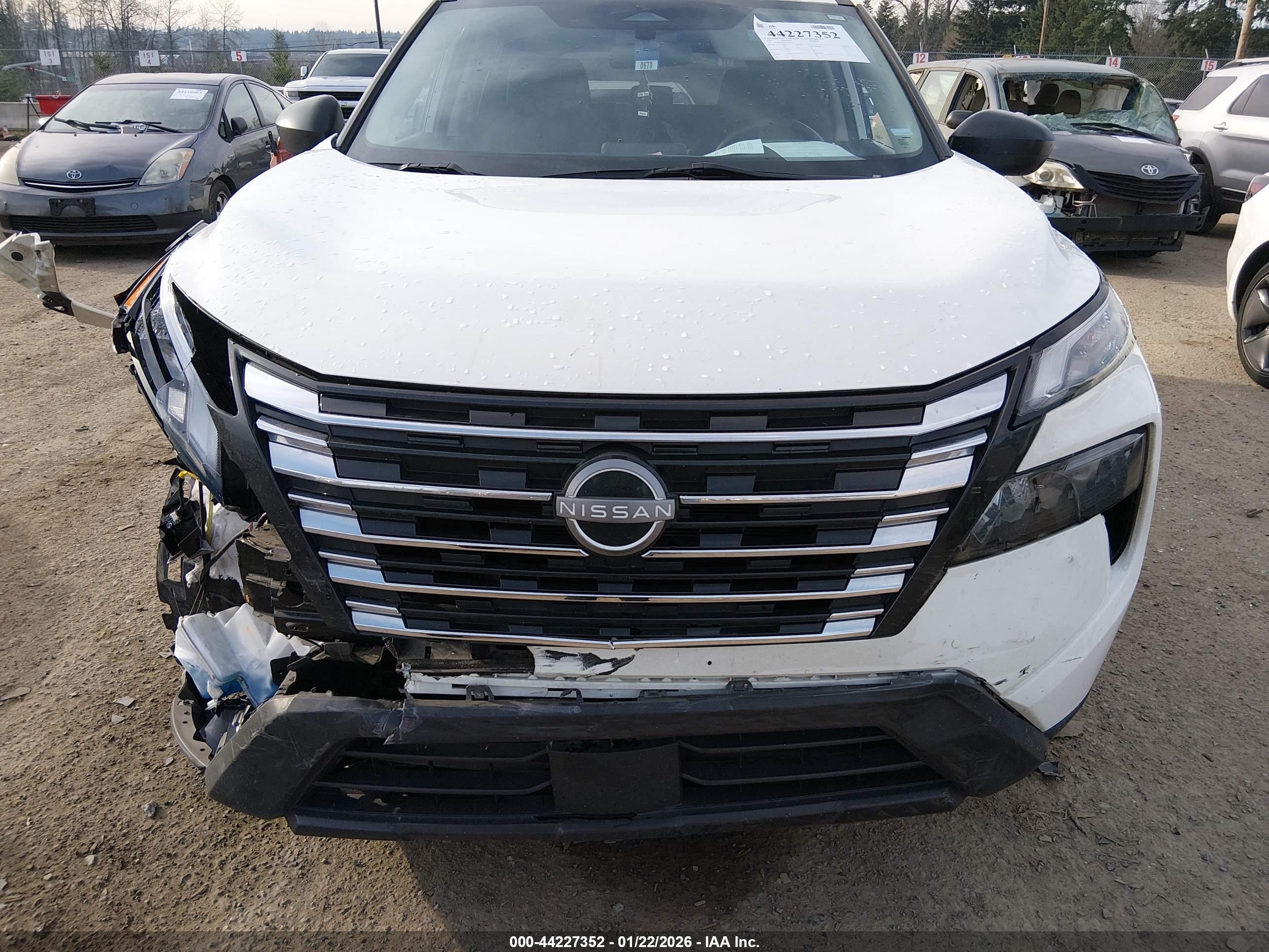 NISSAN ROGUE image 10
