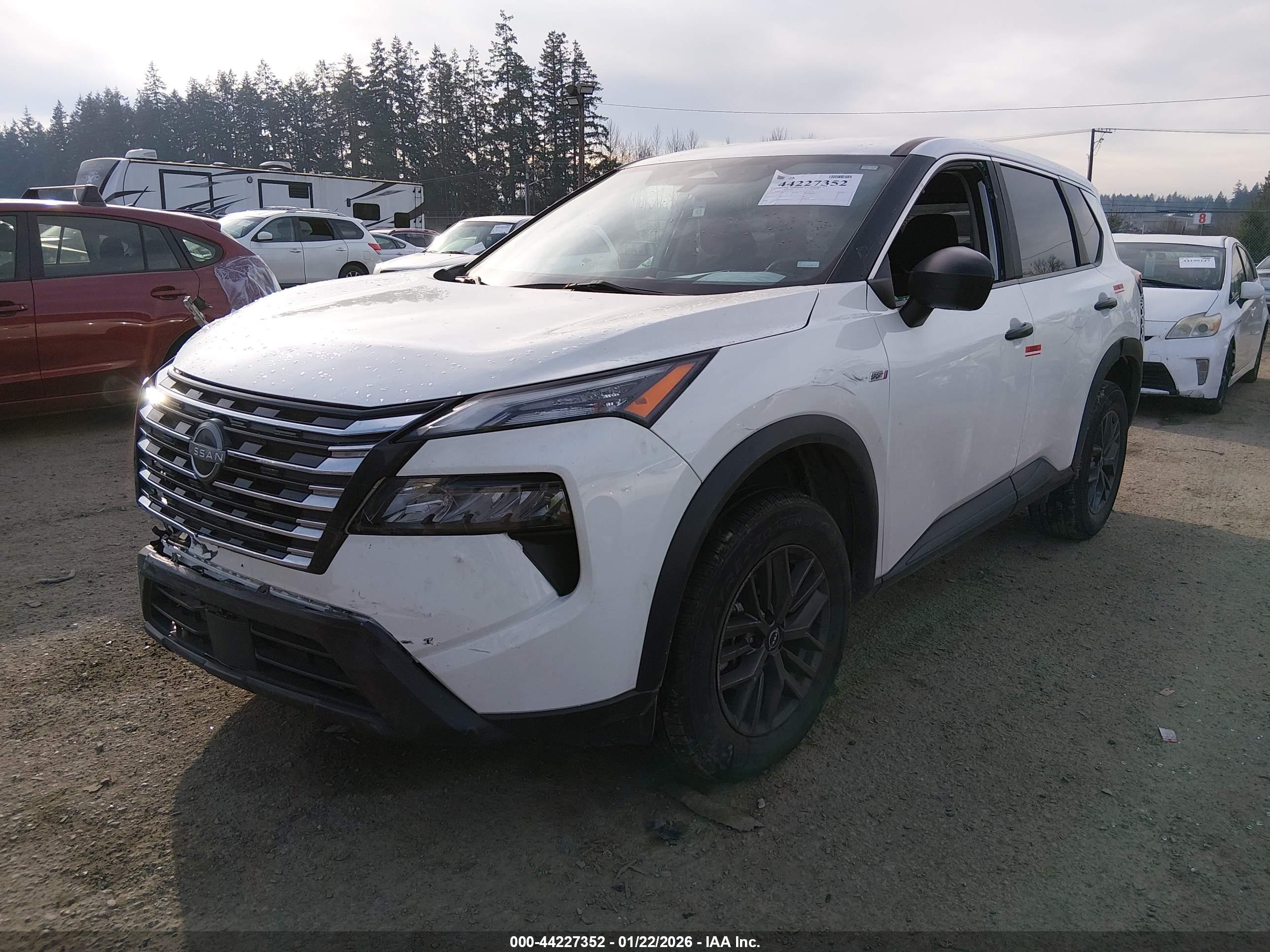 NISSAN ROGUE image 2