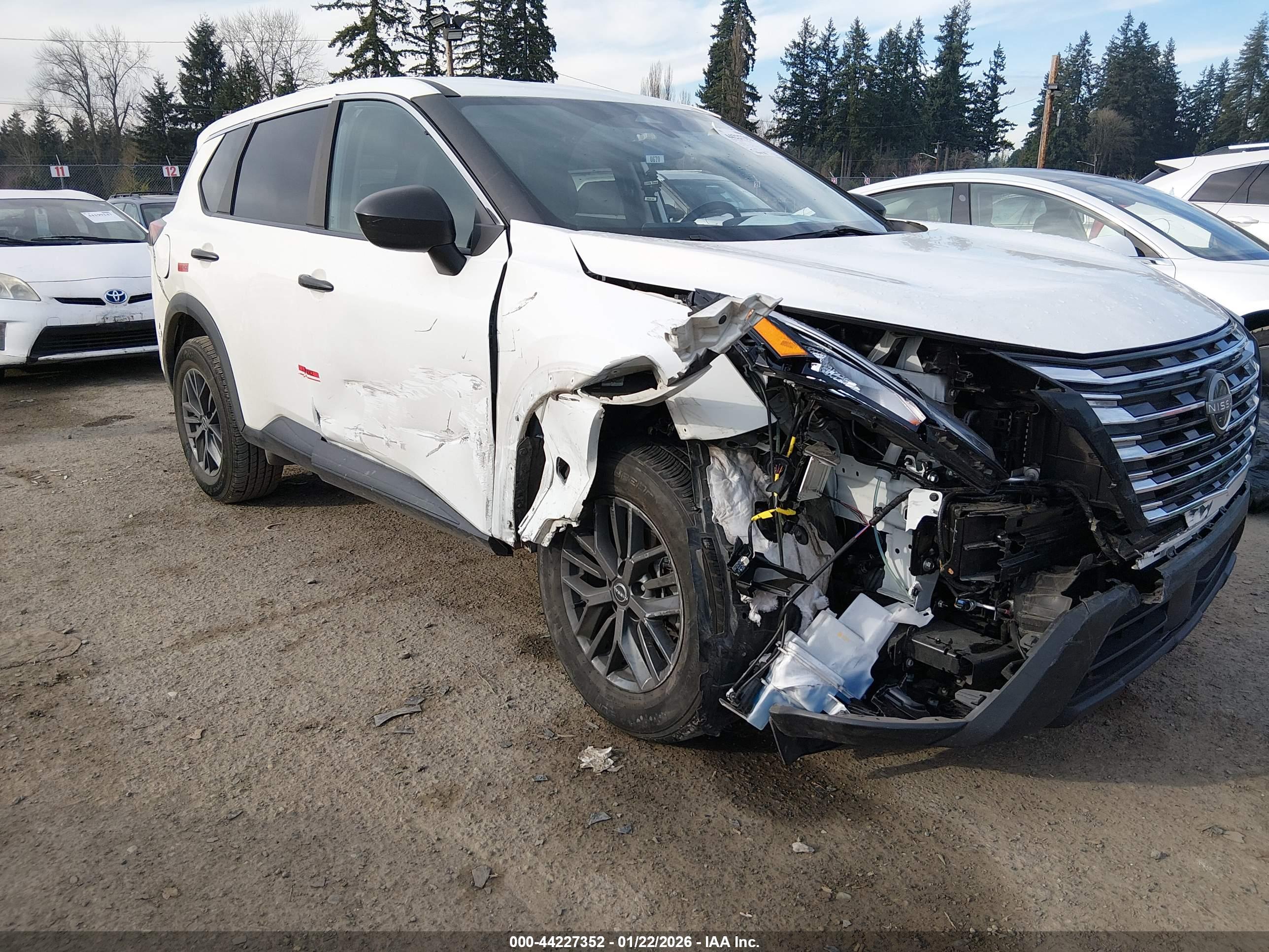 NISSAN ROGUE image 6