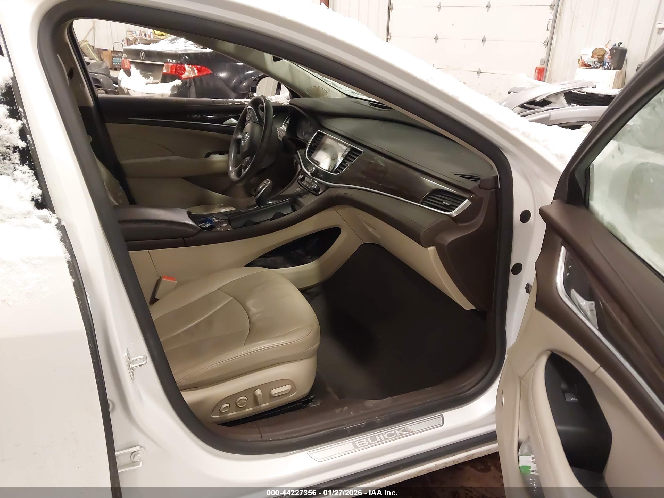 BUICK LACROSSE image 5